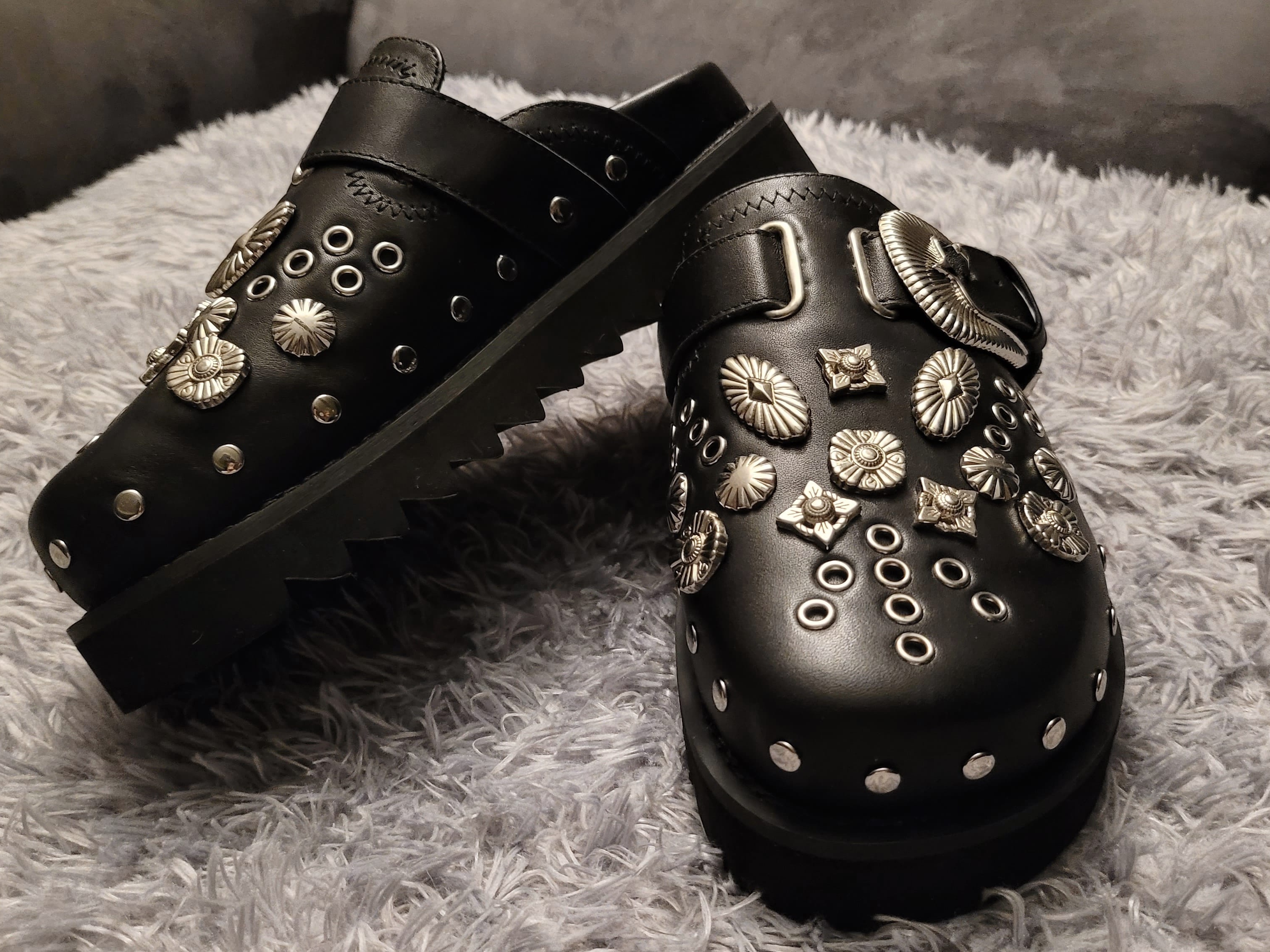 Toga Pulla AJ1058 Leather Black - 25SS 착용 스타일