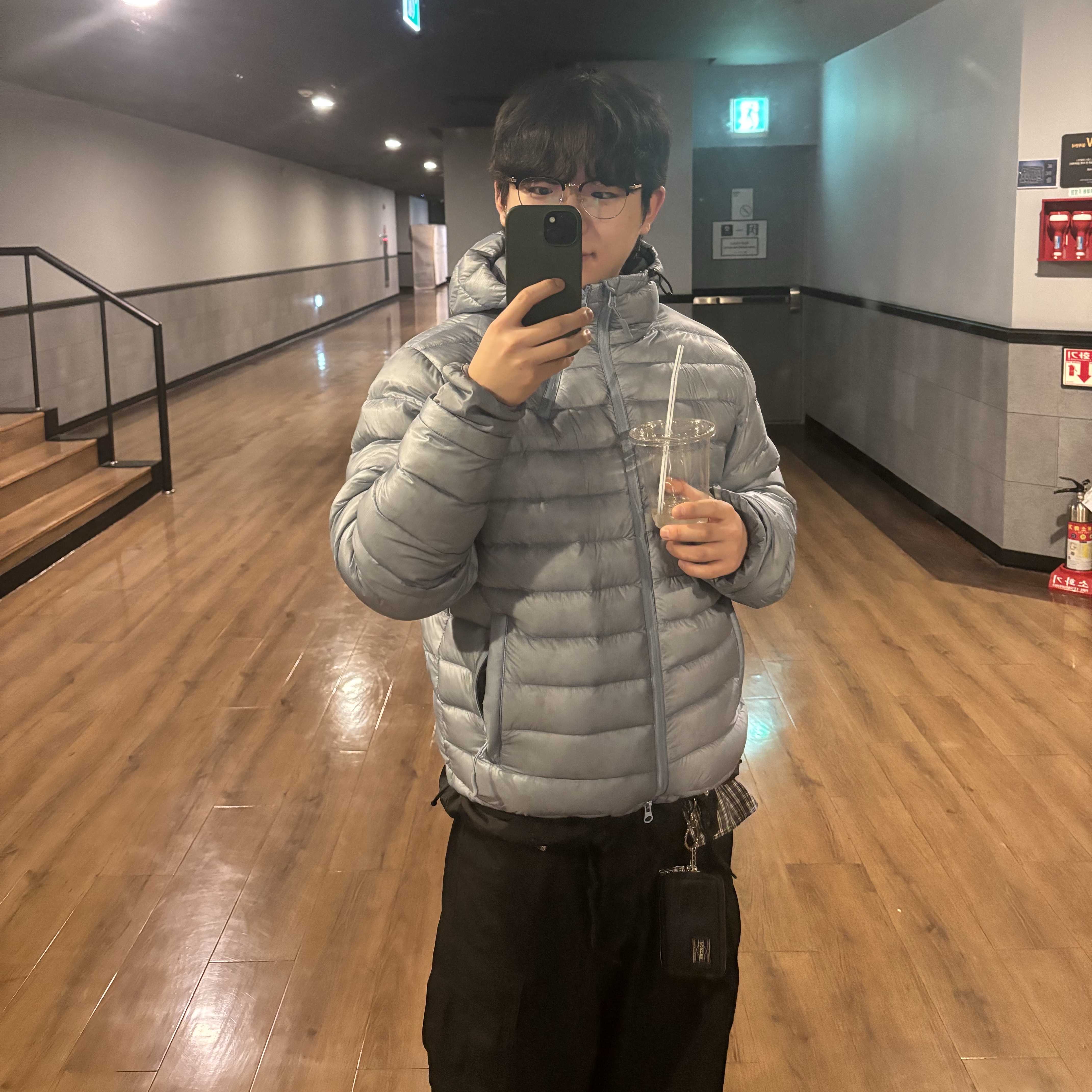 Sansan Gear Suffix Puffer Jacket Sky Blue - 24FW, Porter Freestyle Multi Coin Case Black 착용 스타일