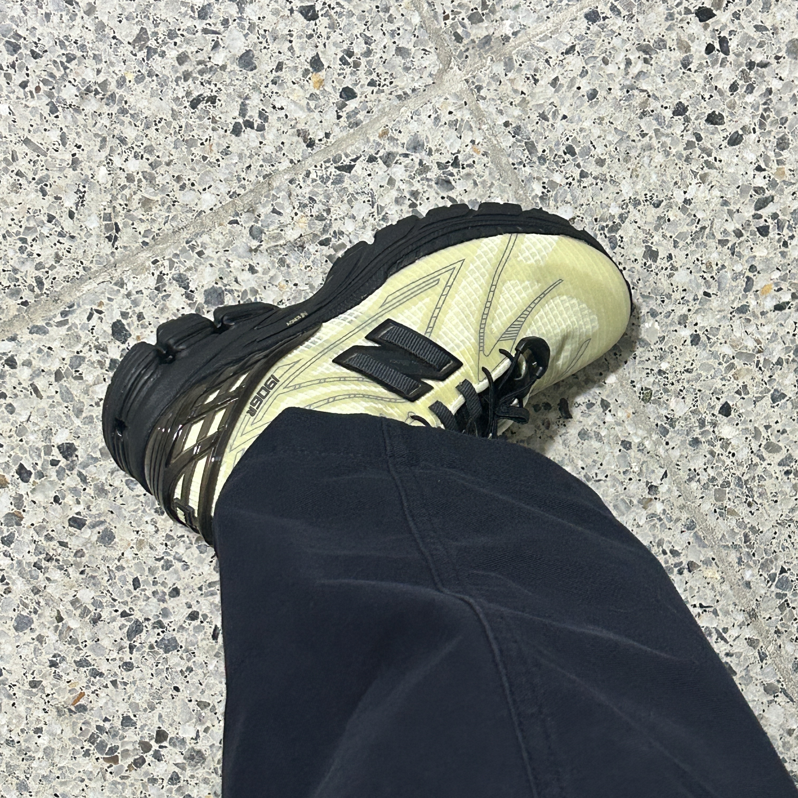 New Balance 1906R Pistachio Butter Morel 착용 스타일