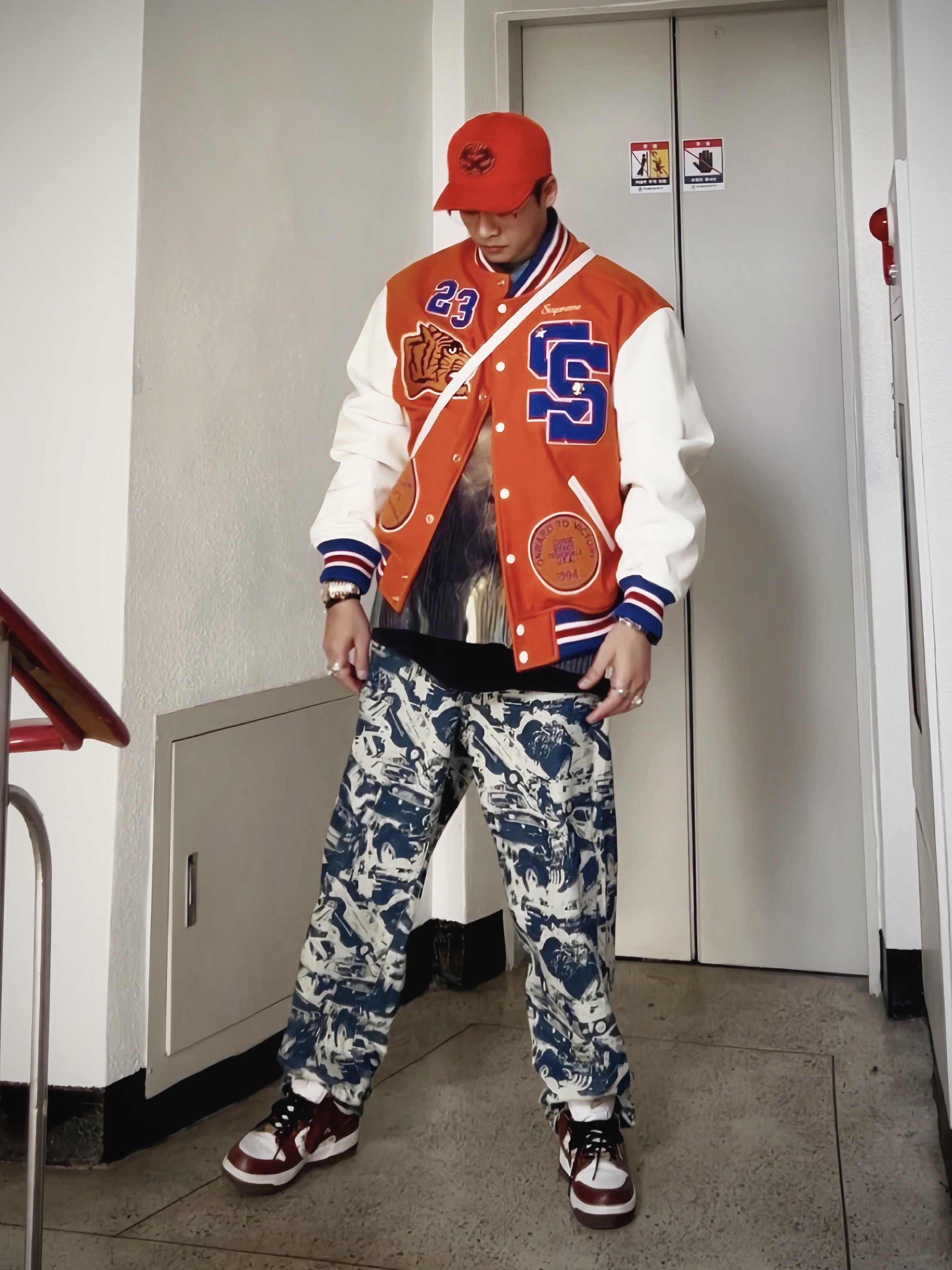 Supreme Double S 5-Panel Orange - 22SS, Supreme Tiger Varsity Jacket Orange - 23FW 착용 스타일 - 2