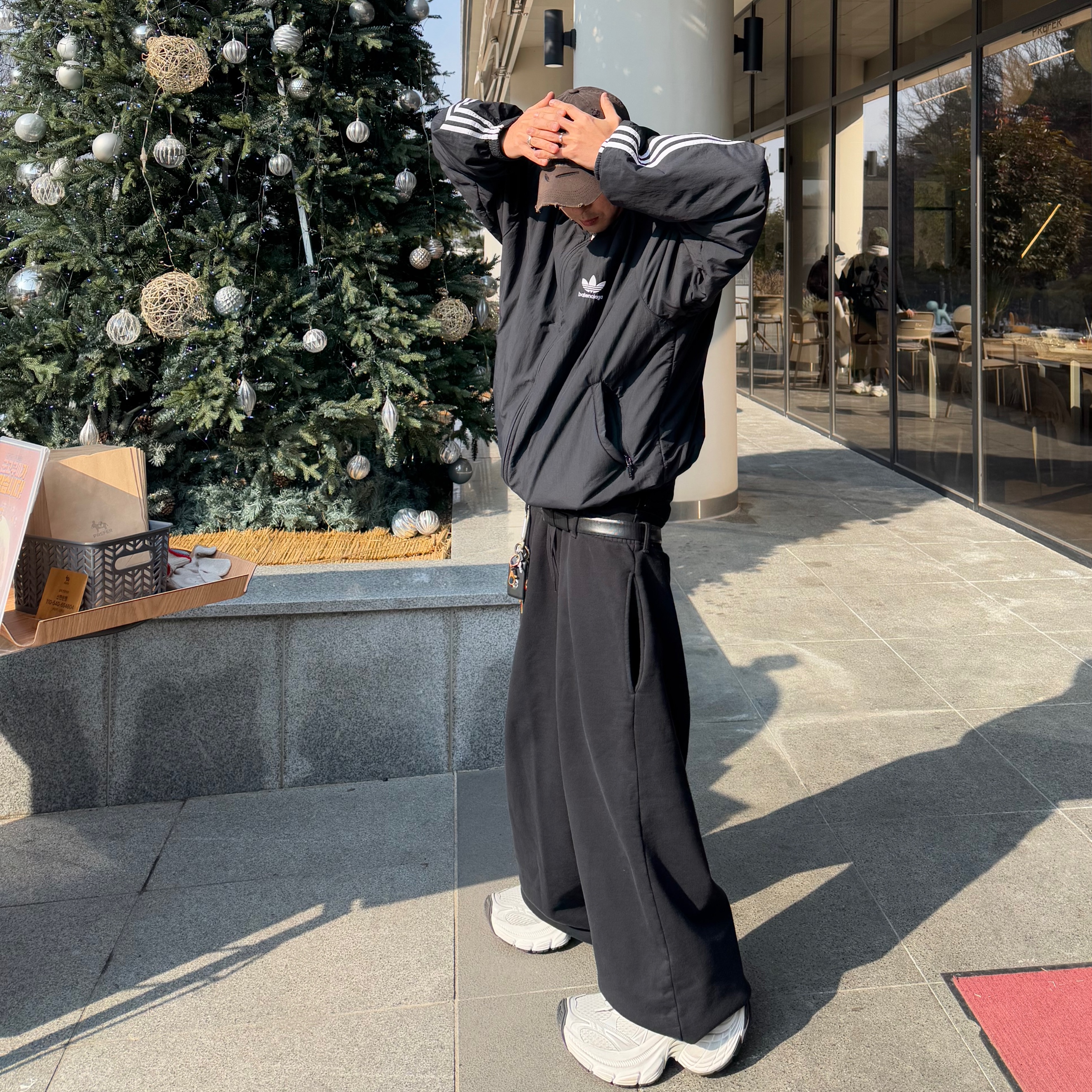 Balenciaga Layered Jogging Pants Black, Balenciaga 10XL Sneakers White Grey Silver Black 착용 스타일