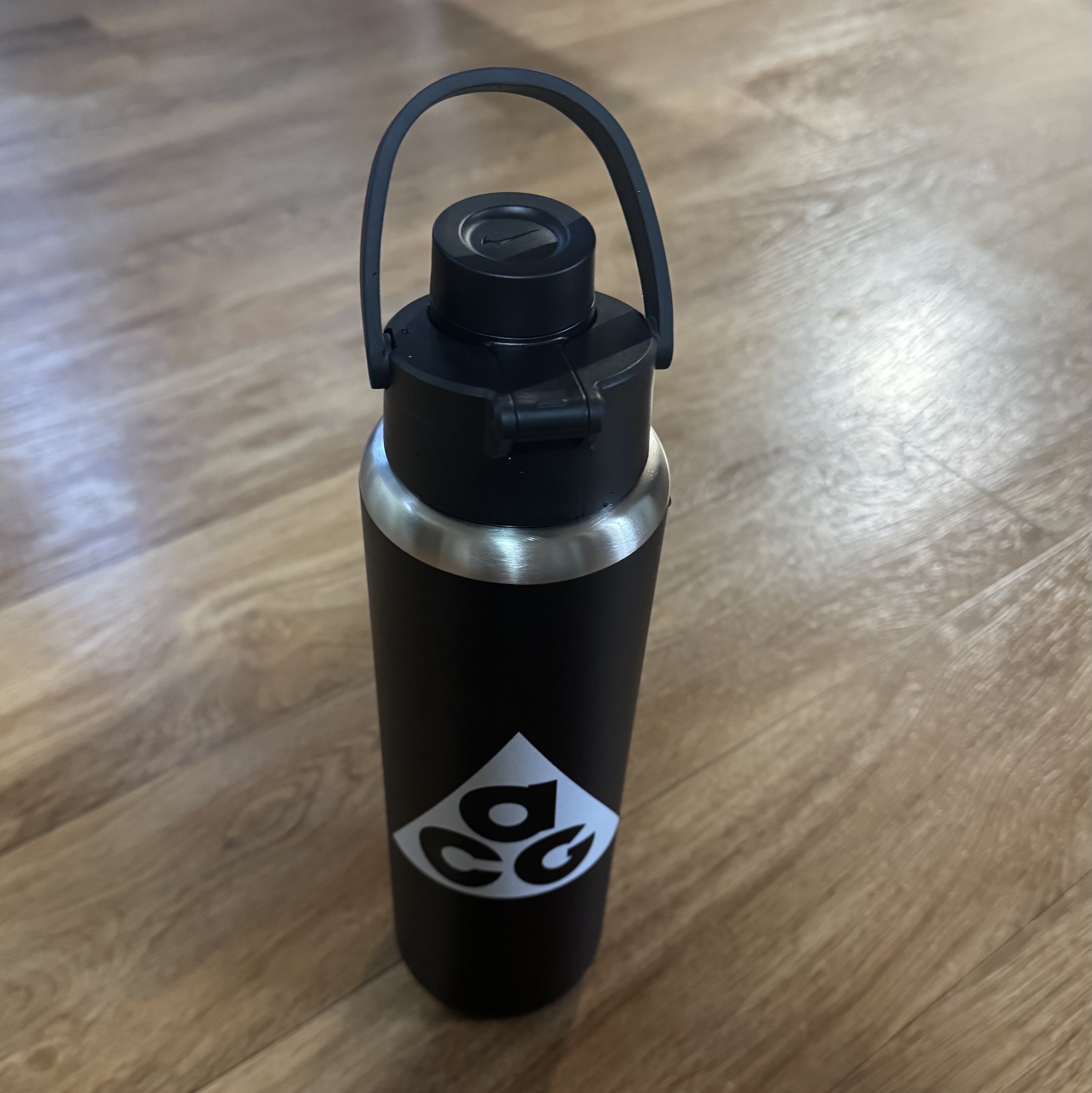 Nike 24oz ACG Recharge Chug Bottle Black 착용 스타일