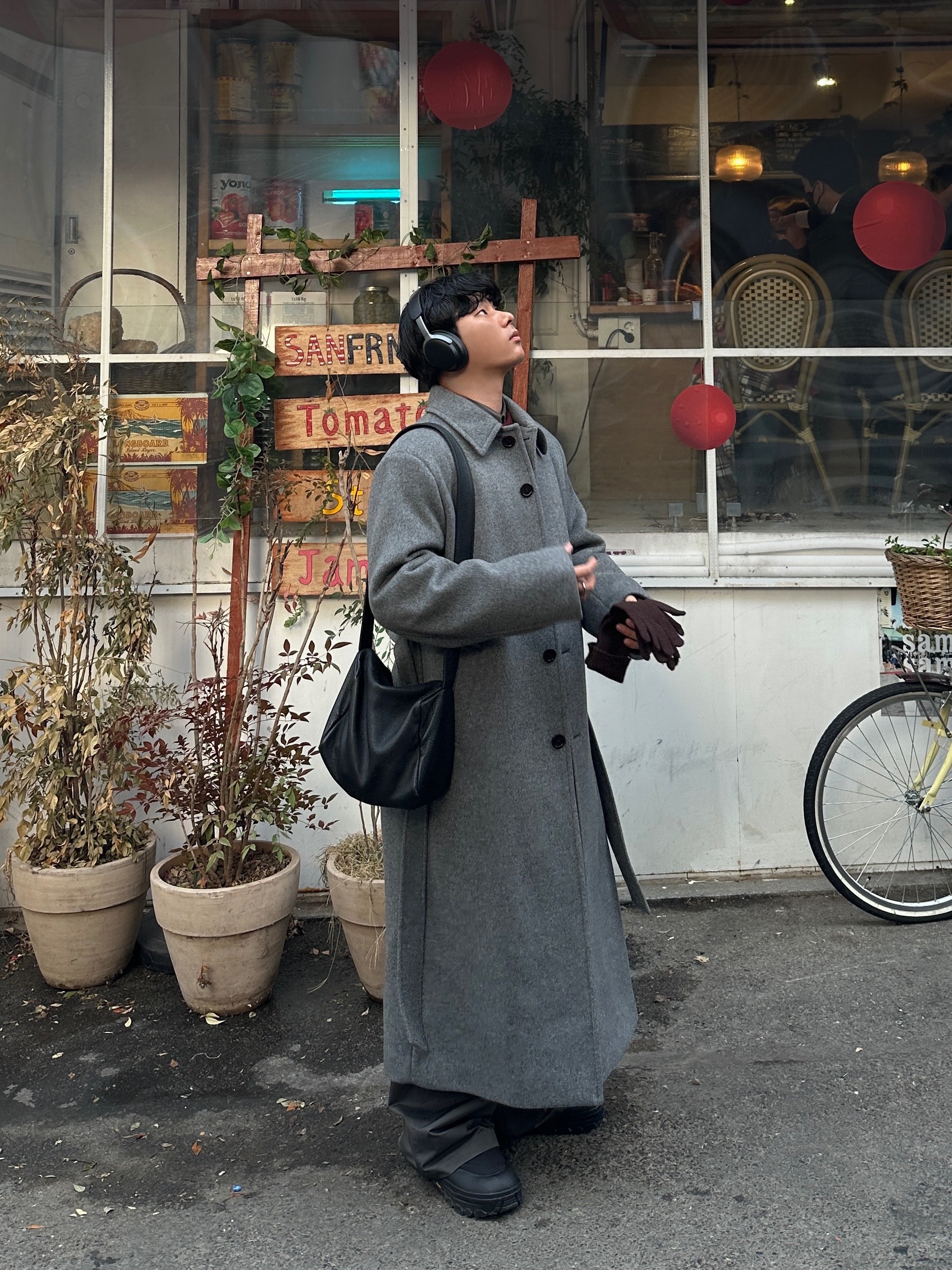 Amomento Mens Single Breasted Long Coat Charcoal - 24FW, Amomento Stripe Square Pocket Oversized Shirts Khaki - 24FW 착용 스타일 - 5