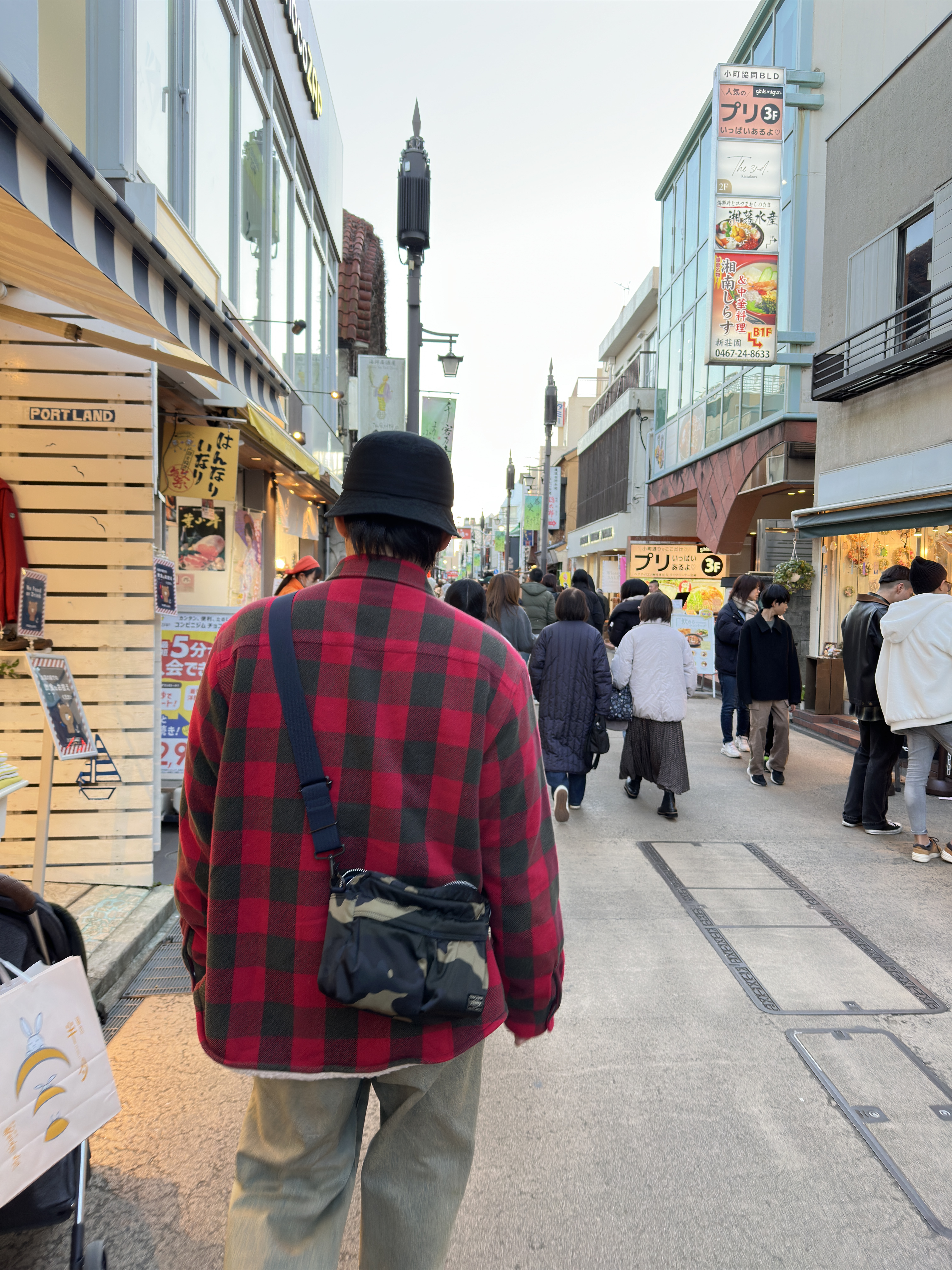 Stussy Sherpa Lined Buffalo Plaid Shirt Red, Stussy Stock Bucket Hat Black 착용 스타일 - 3