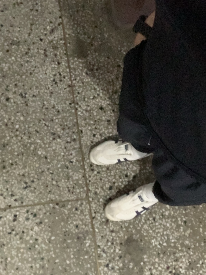 Onitsuka Tiger Mexico 66 Slip-On Birch Midnight 착용 스타일