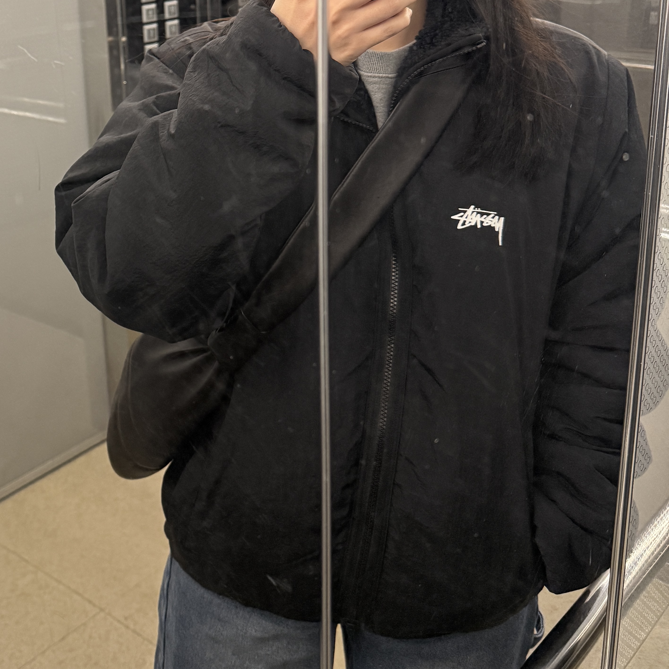 Stussy Sherpa Reversible Jacket Black, Lemaire Small Croissant Bag Soft Nappa Leather Dark Chocolate 착용 스타일