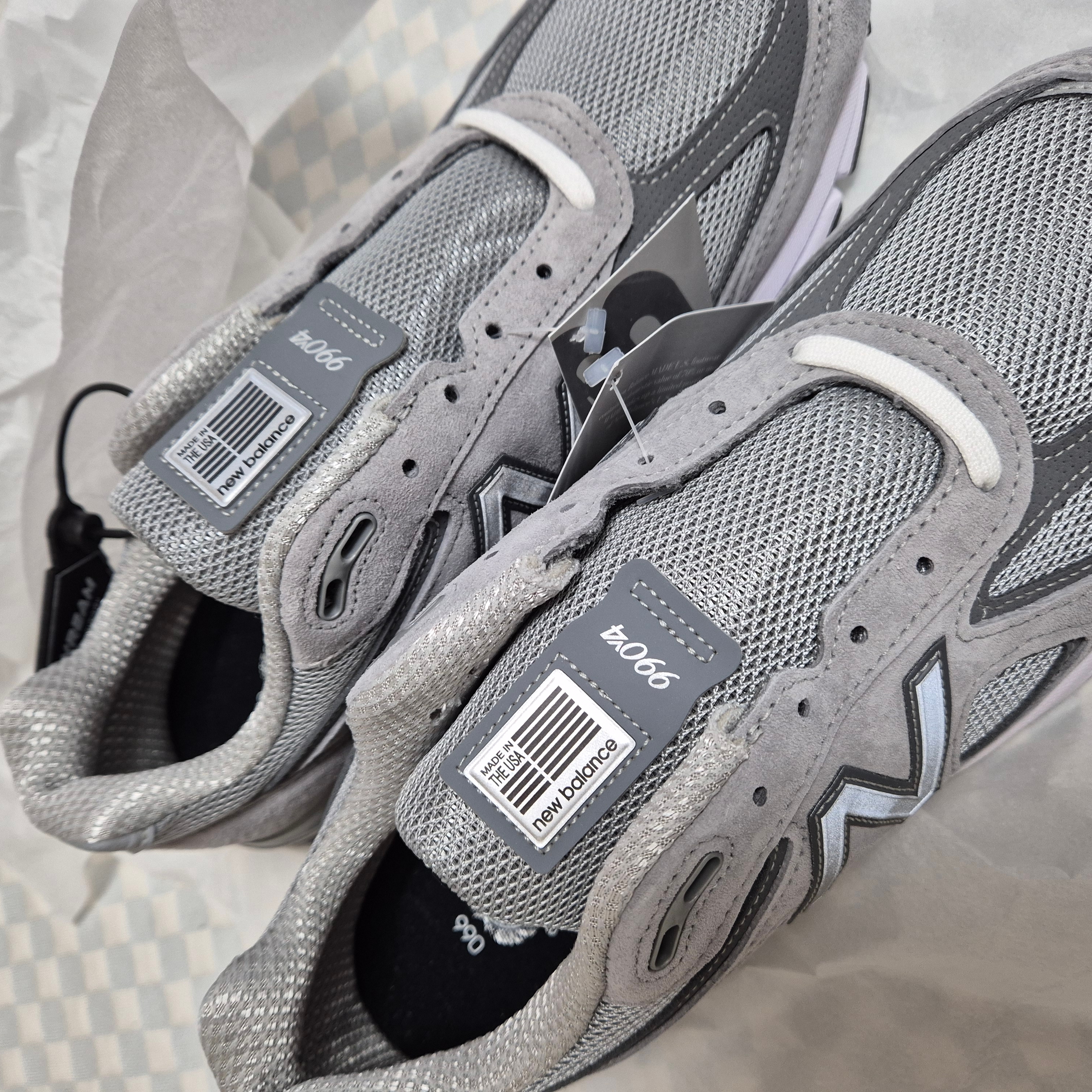 New Balance 990v4 Made in USA Grey Silver 착용 스타일