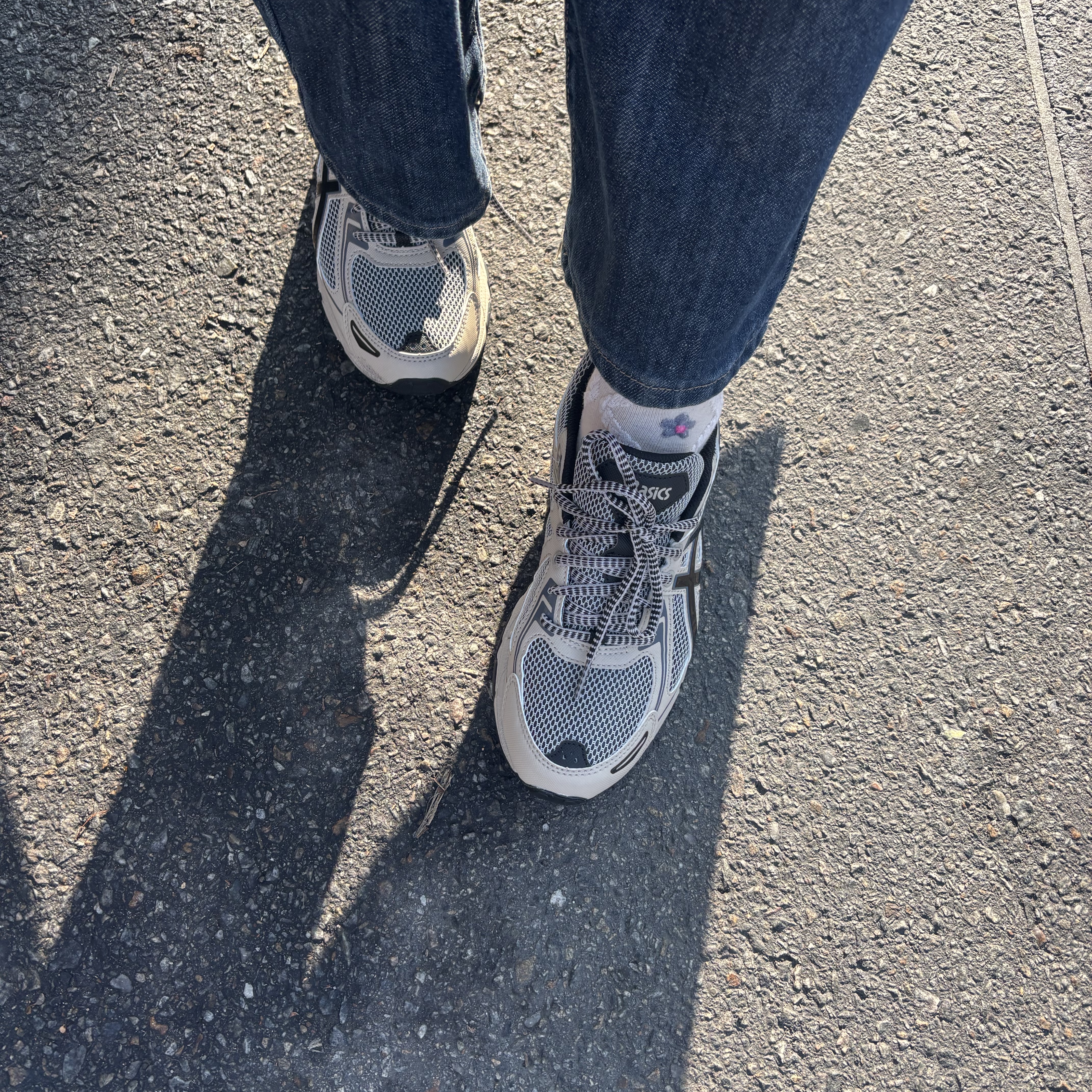 Asics Gel-Venture 6 Feather Grey Black 착용 스타일