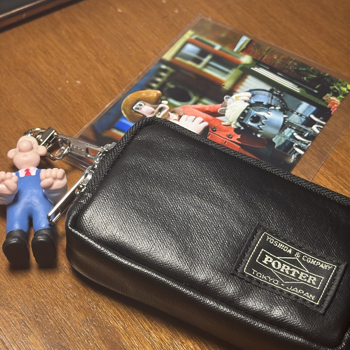 Porter Freestyle Multi Coin Case Black 착용 스타일