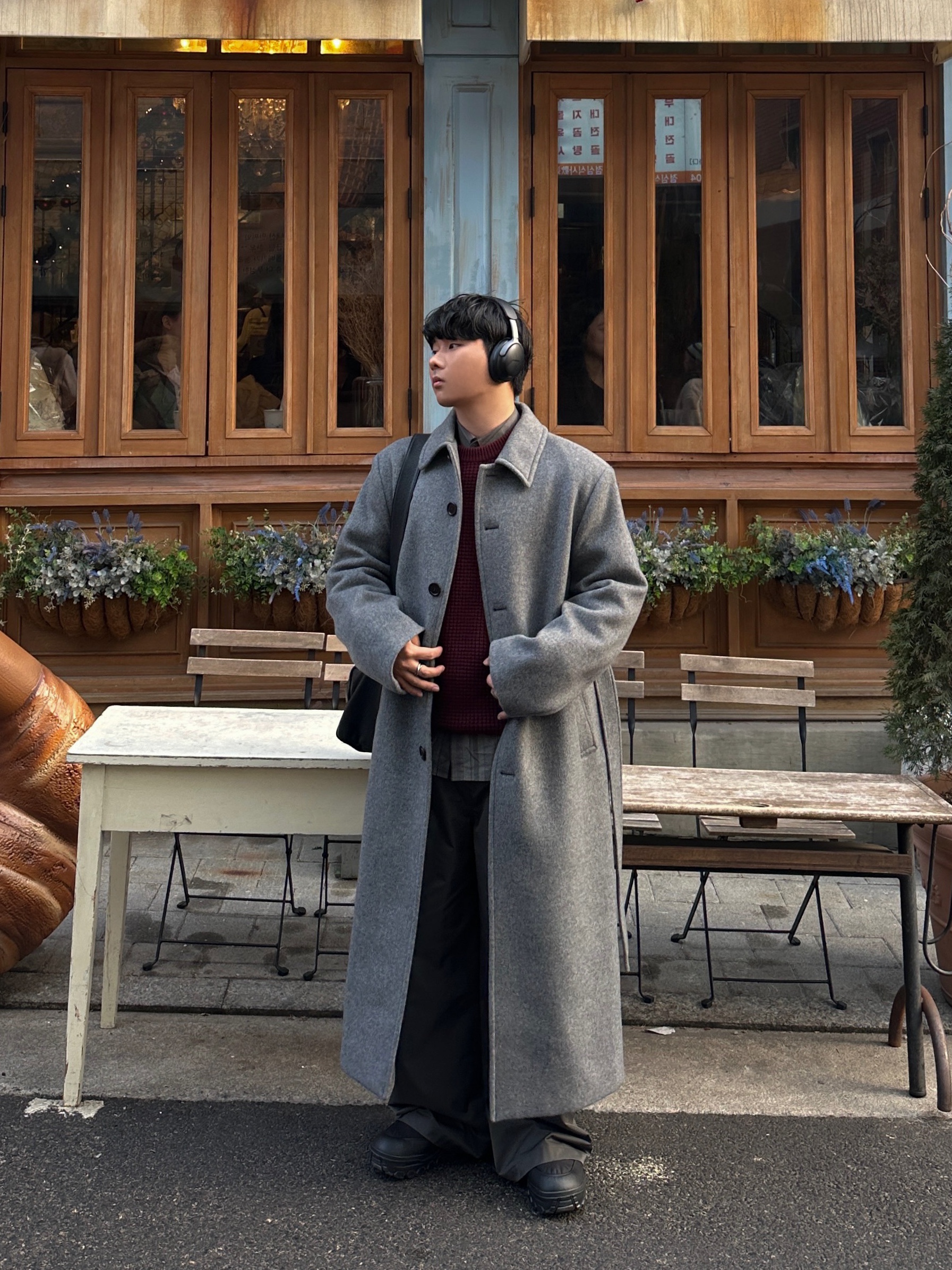 Amomento Mens Single Breasted Long Coat Charcoal - 24FW, Amomento Stripe Square Pocket Oversized Shirts Khaki - 24FW 착용 스타일 - 1