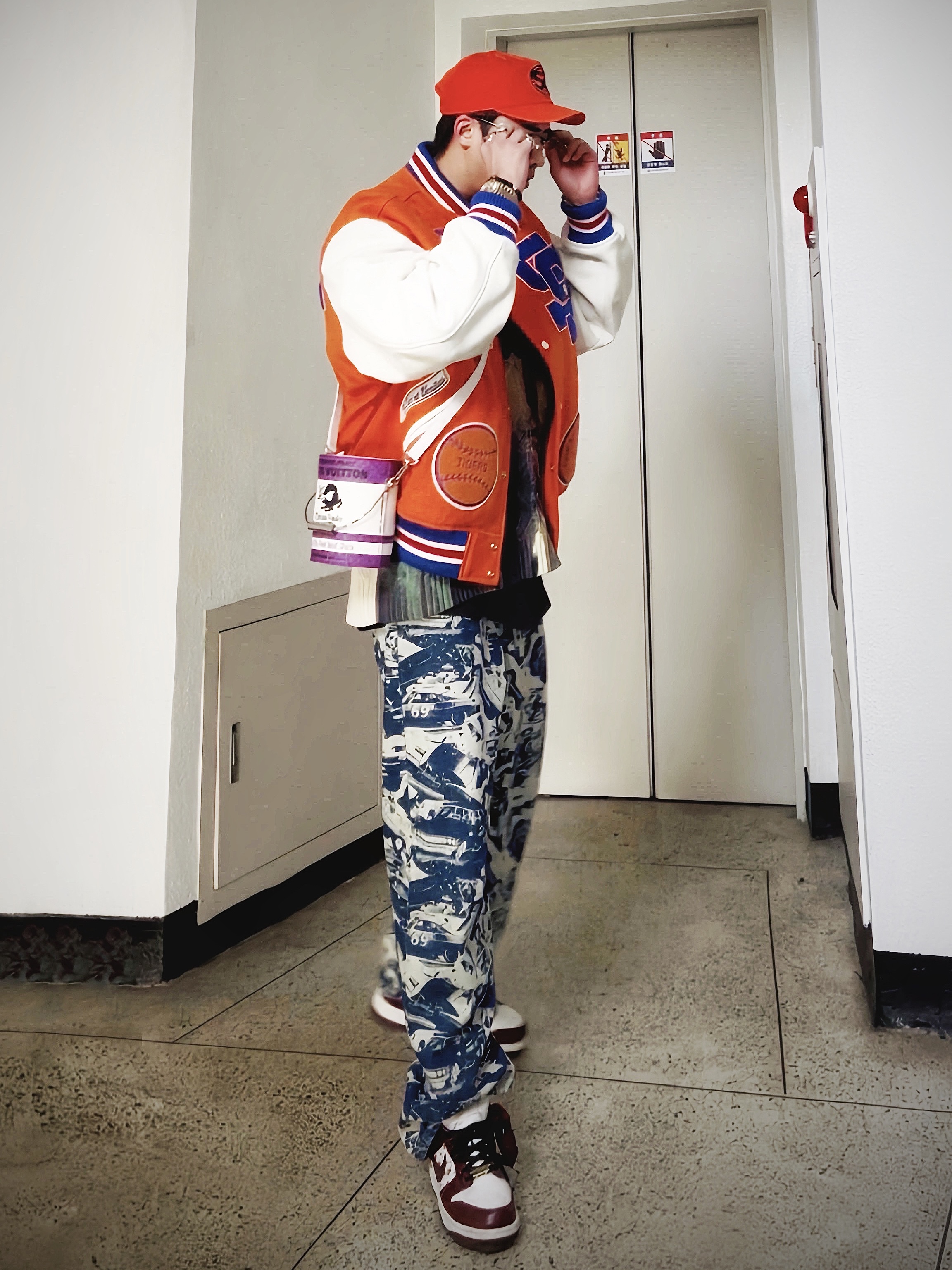 Supreme Double S 5-Panel Orange - 22SS, Supreme Tiger Varsity Jacket Orange - 23FW 착용 스타일 - 1