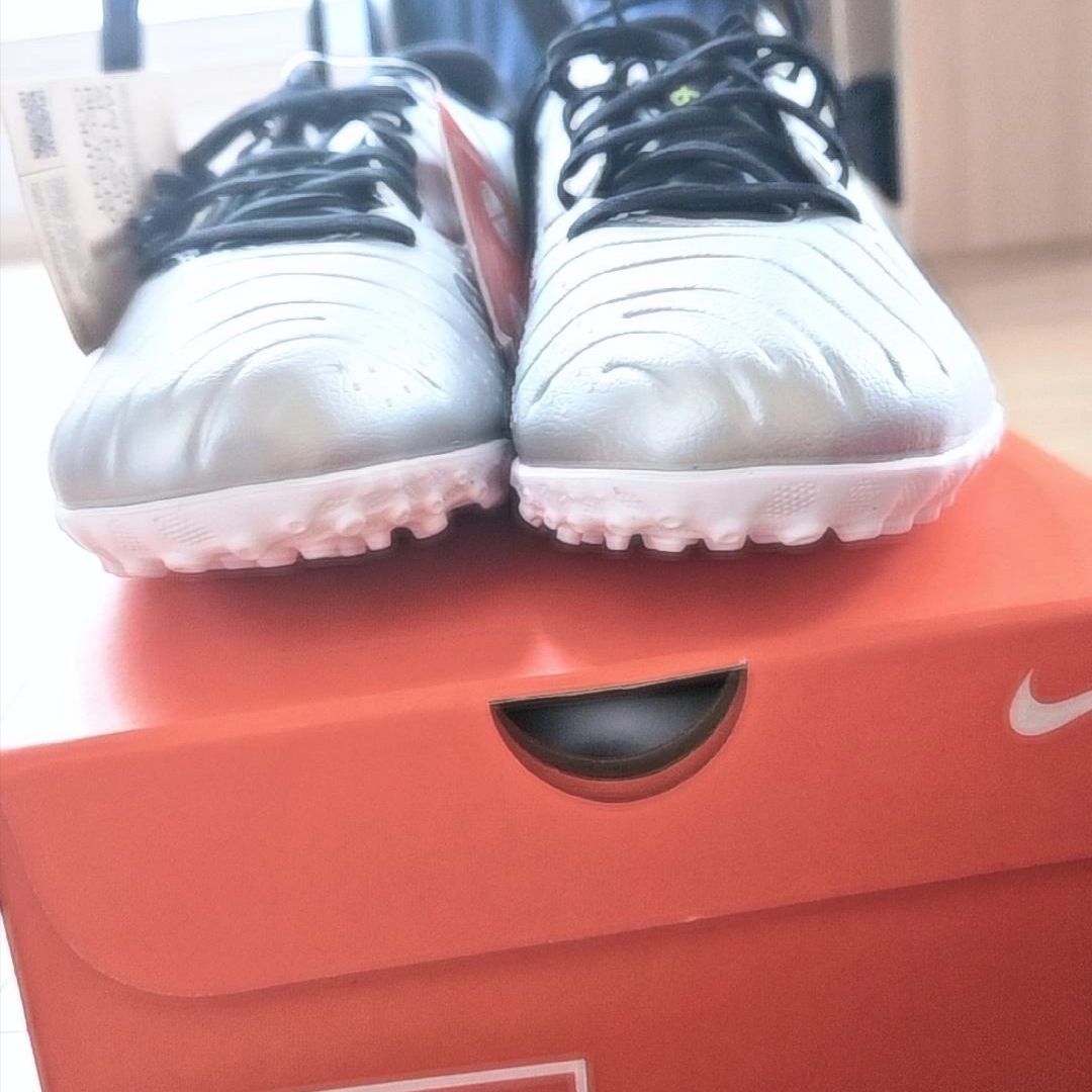 Nike Zoom Vomero 5 Metallic Silver Black 착용 스타일 - 5