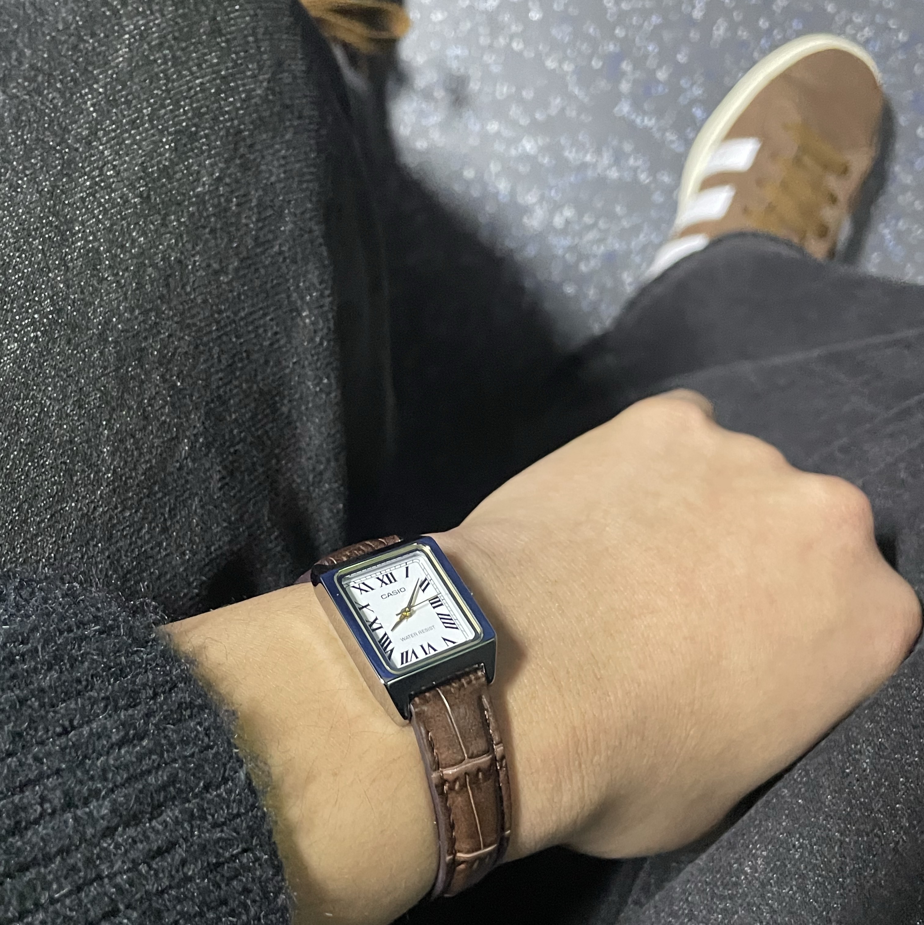Casio LTP-V007L-7B2, Adidas Campus 00s Bark Cloud White 착용 스타일