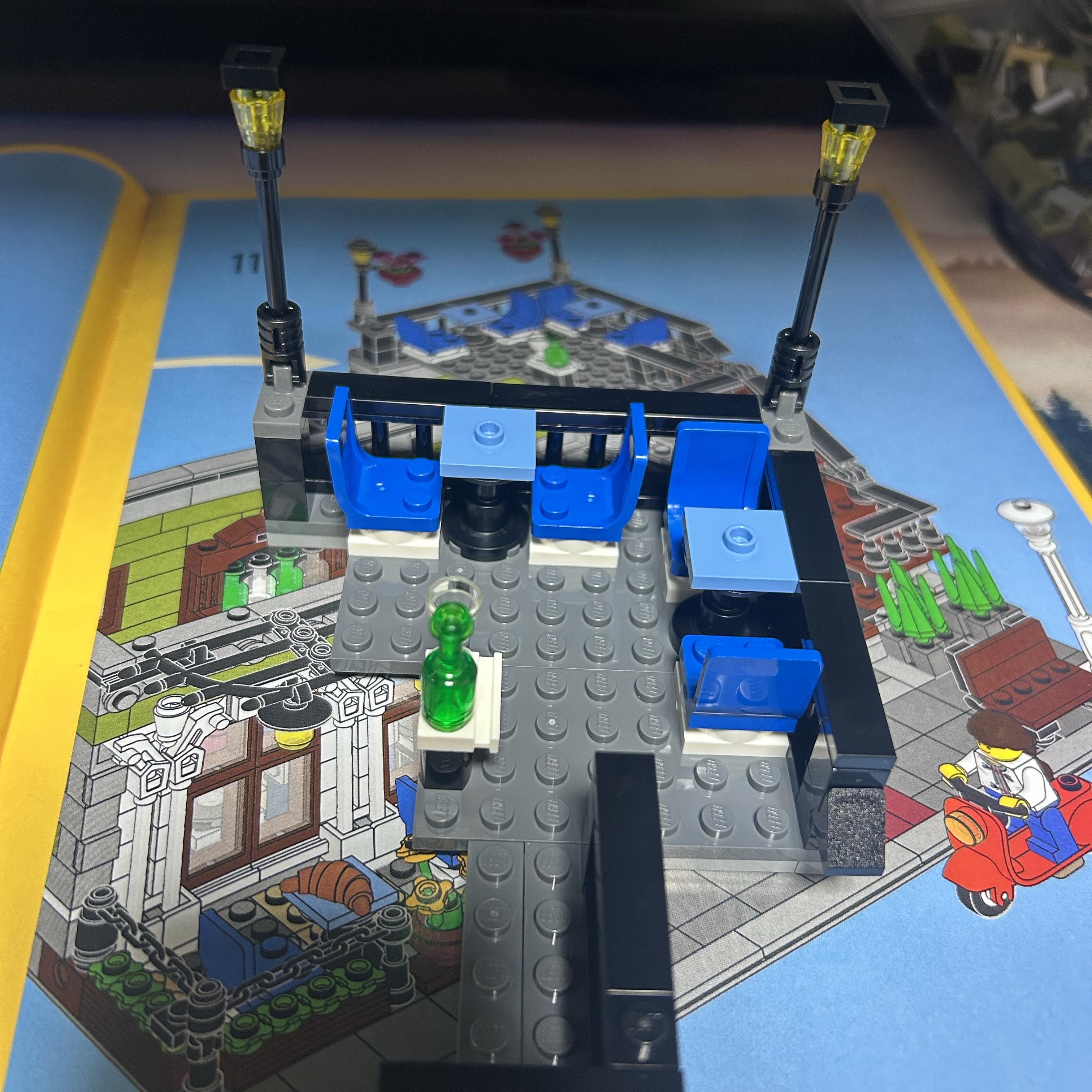 Lego Parisian Restaurant 착용 스타일