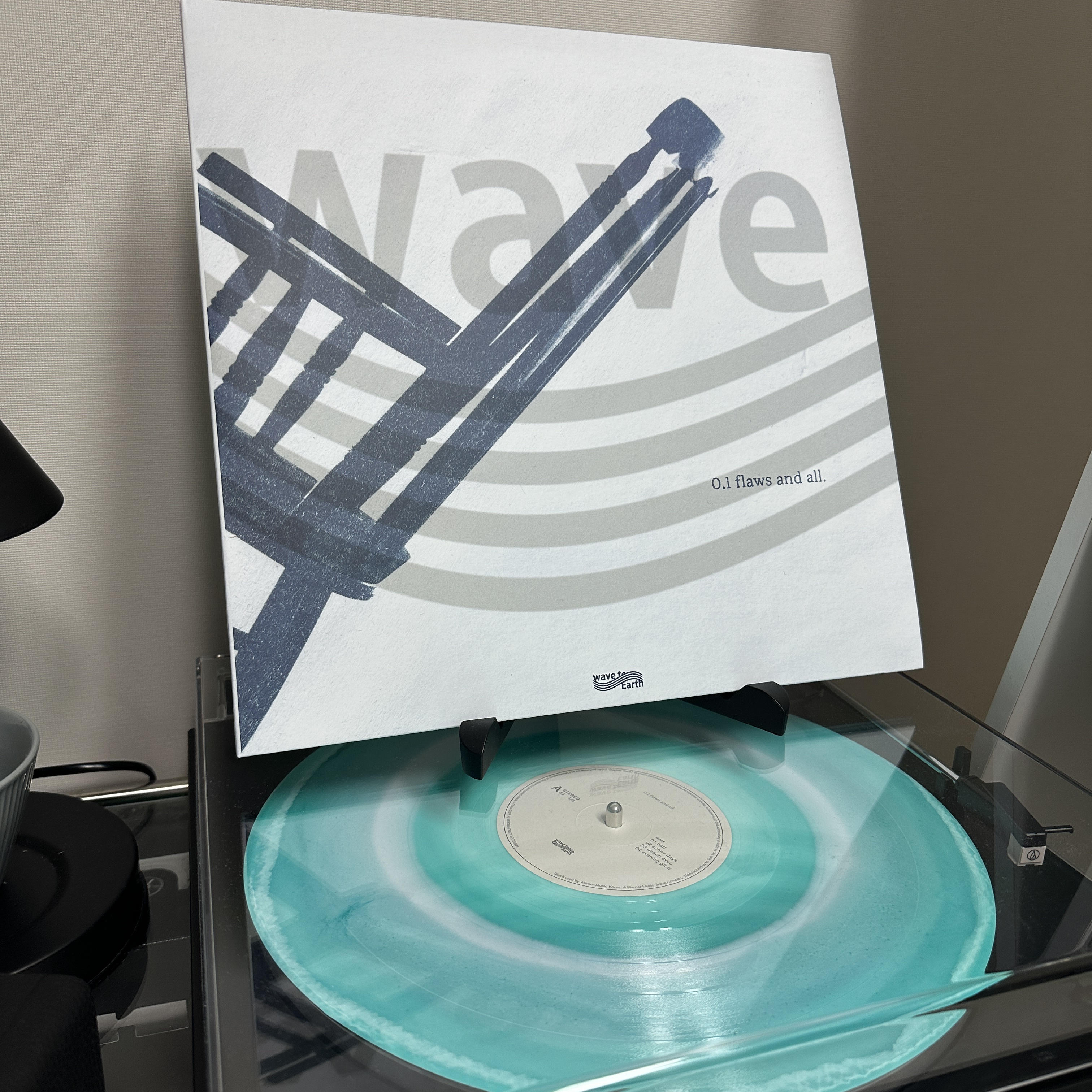 Wave to Earth 1st Album 0.1 Flaws and All. LP Marble (2LP) 착용 스타일