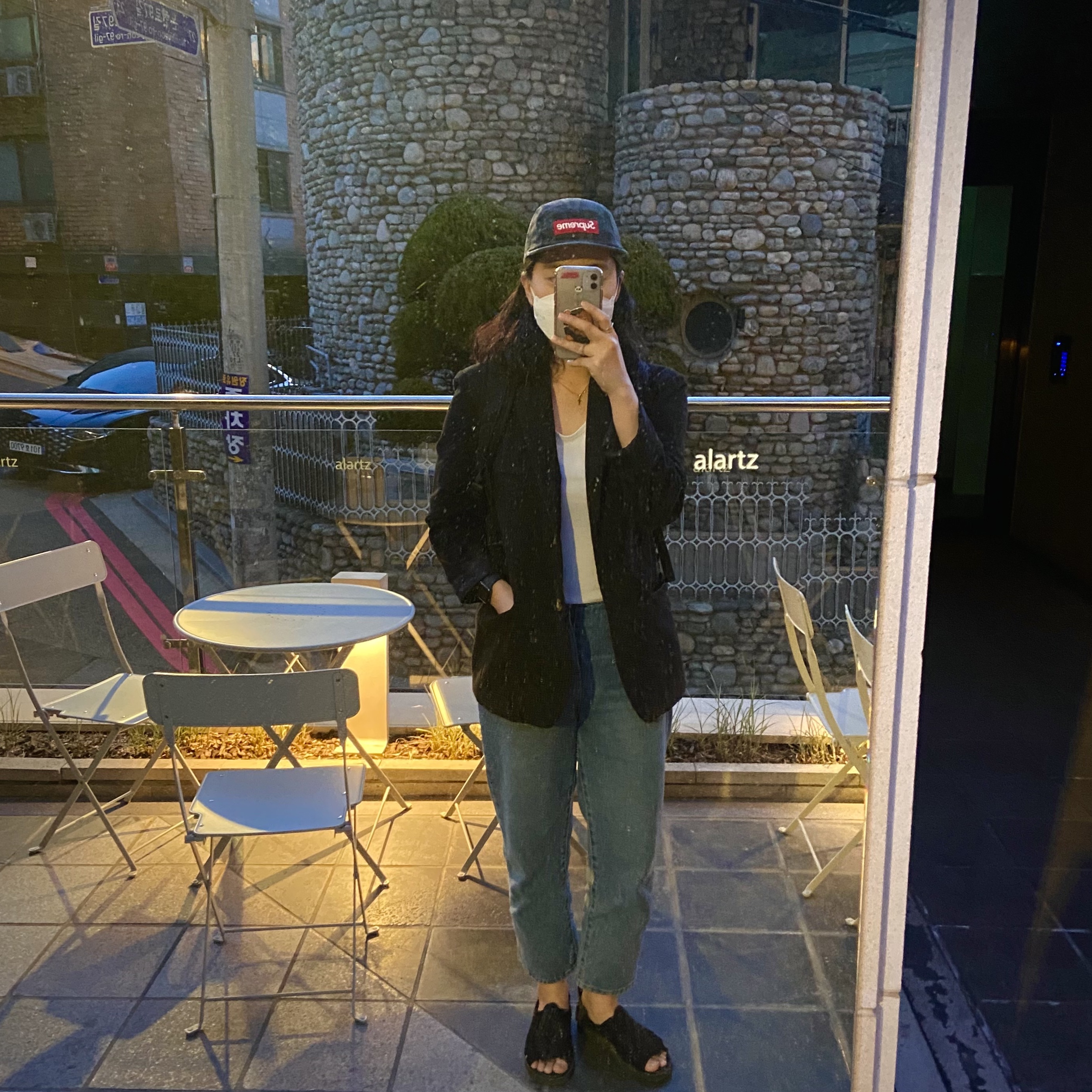 Supreme Flocked Denim Camp Cap Black - 24FW, The North Face Big Shot Black 착용 스타일