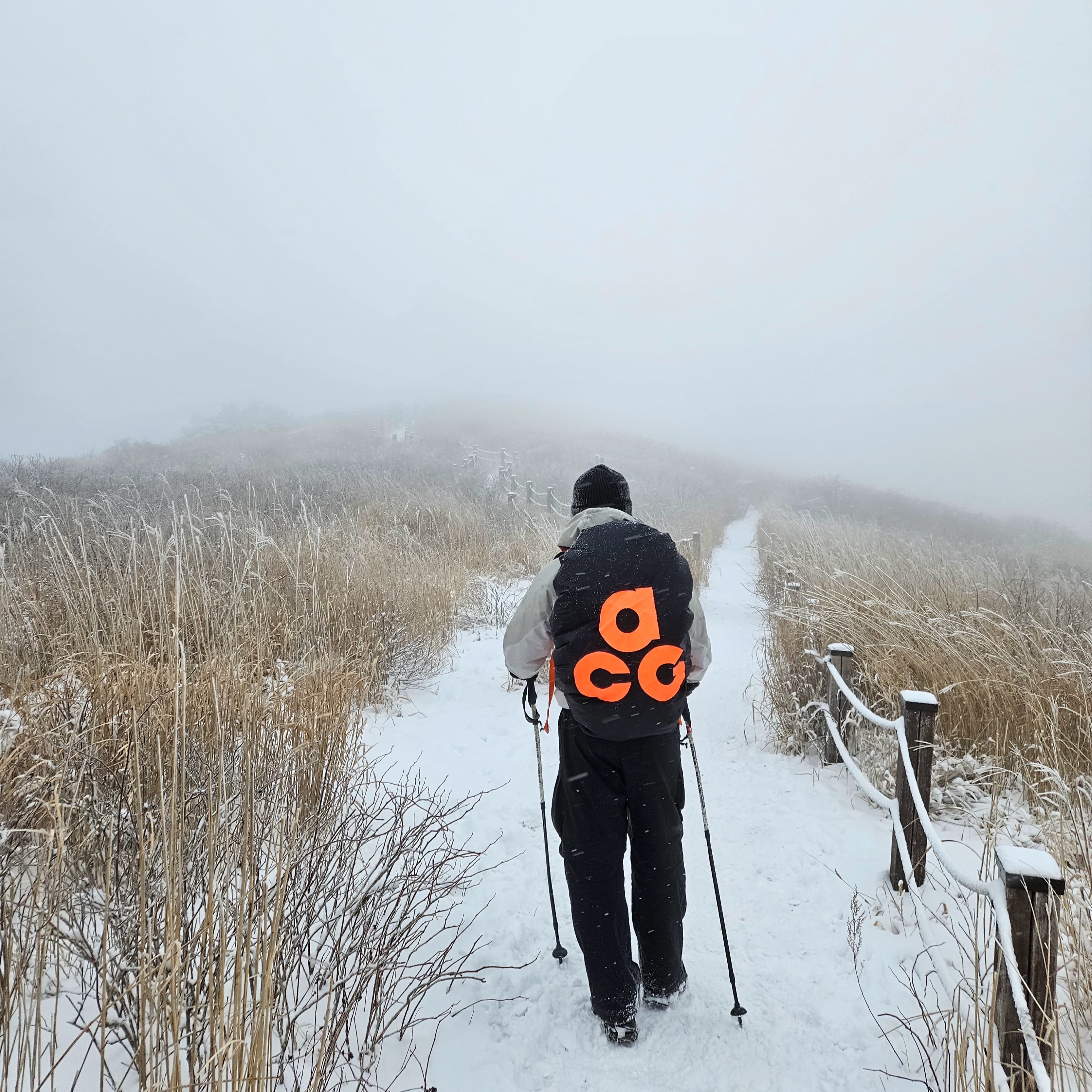 Nike NRG ACG Cuffed Beanie Black 착용 스타일