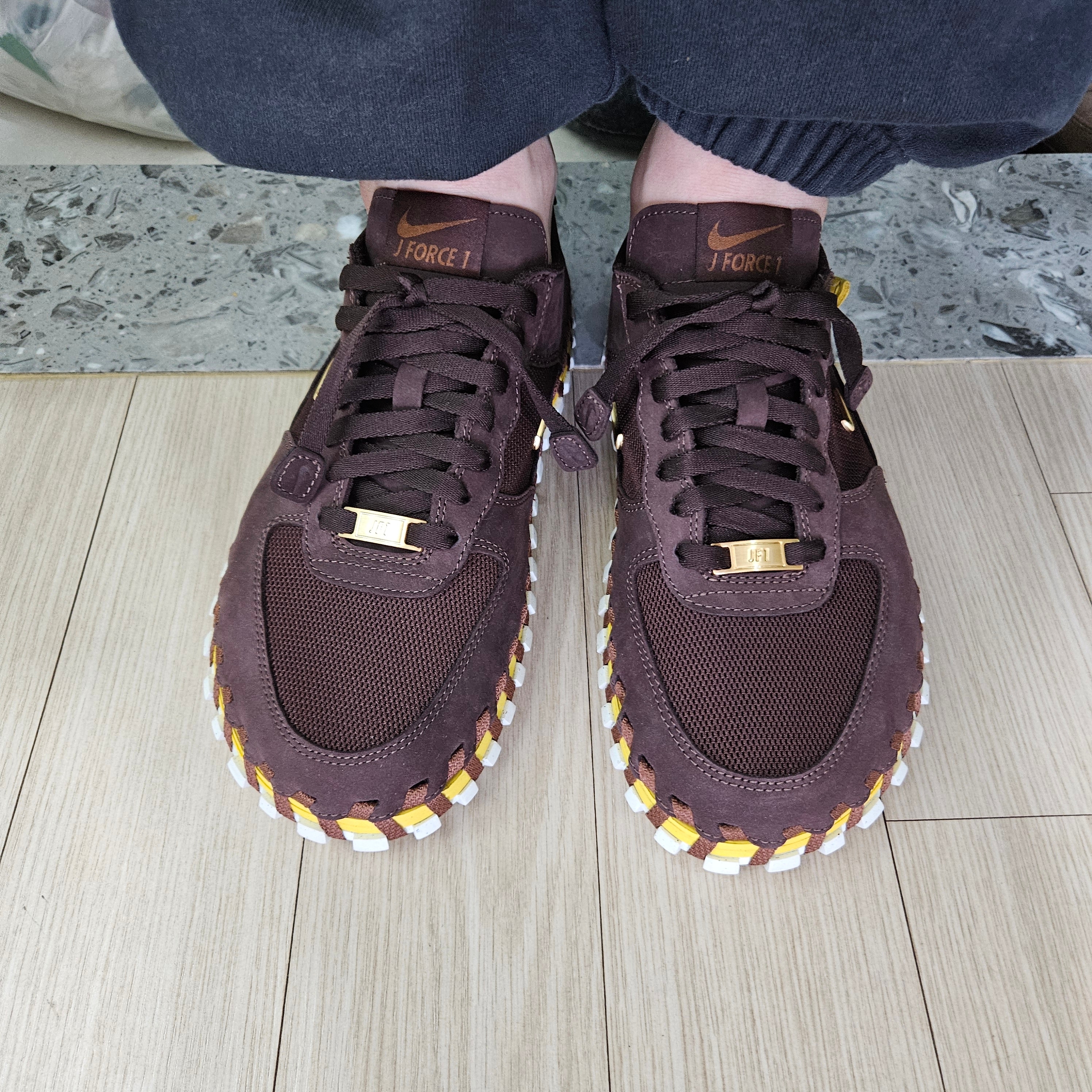 Nike x Jacquemus J Force 1 Low LX SP Earth 착용 스타일 - 2