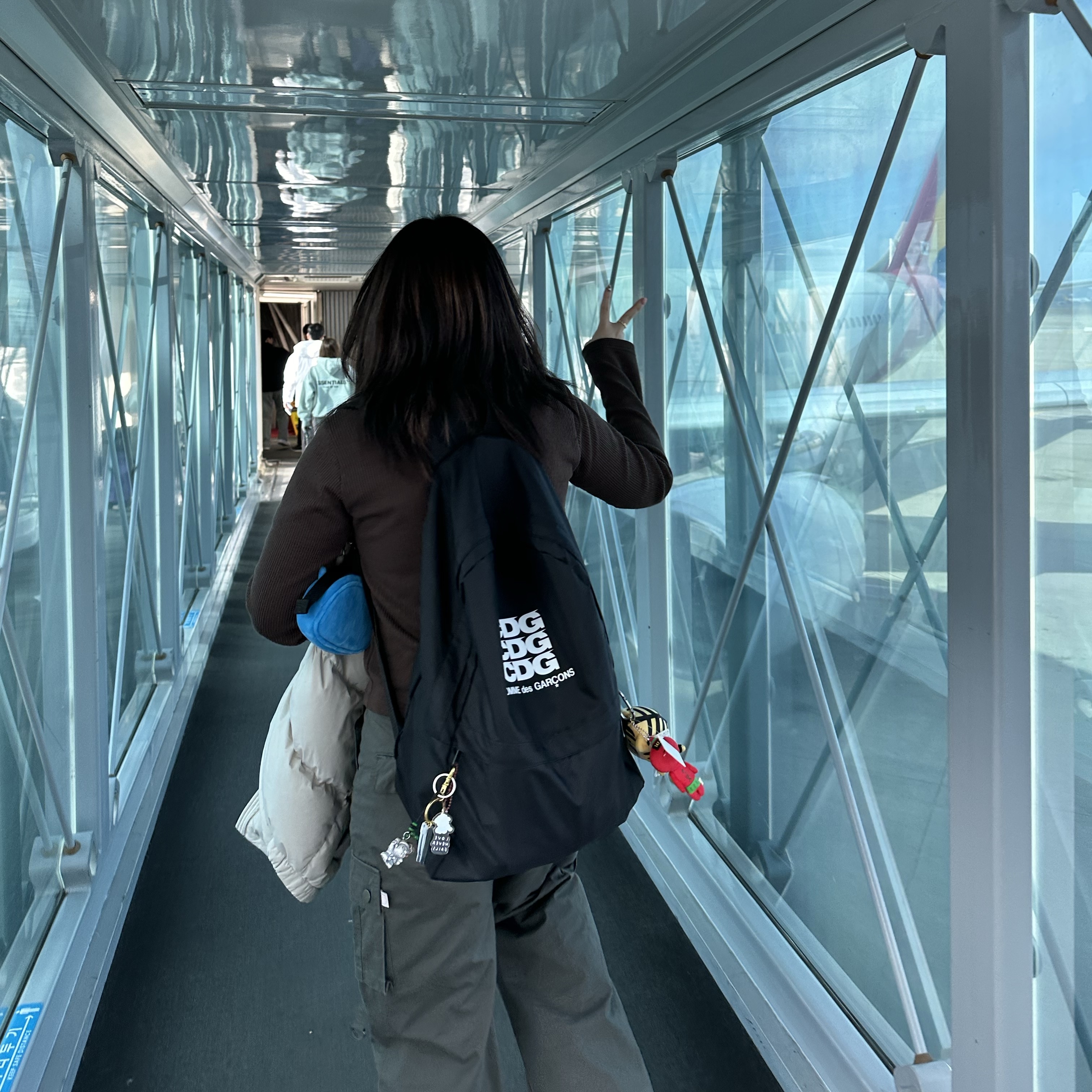 CDG Backpack Black 착용 스타일