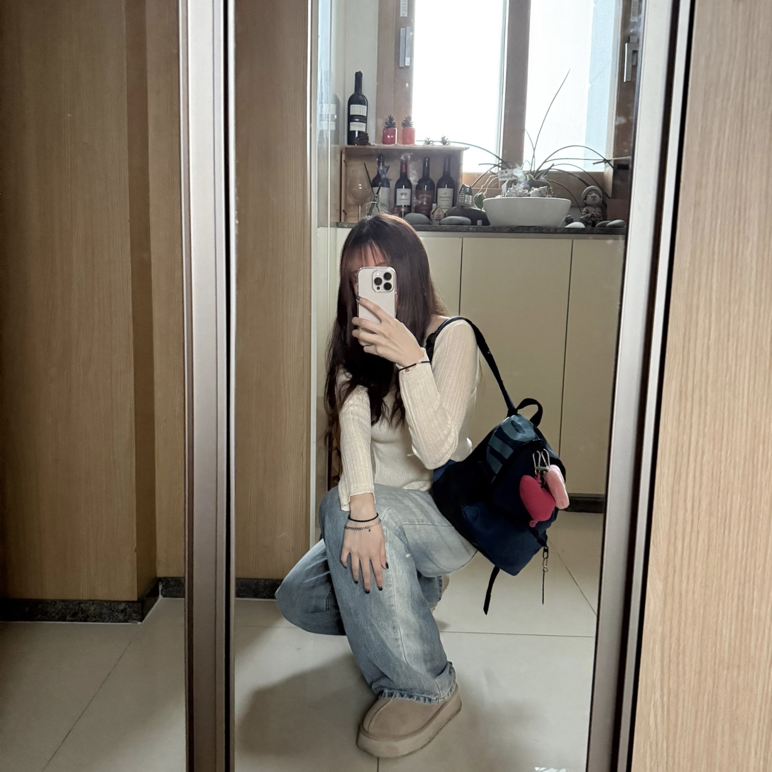 (W) UGG Tazz Slipper Sand 착용 스타일
