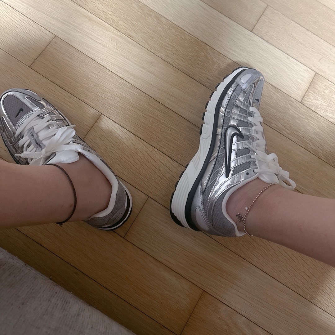 Nike P-6000 Metallic Silver 착용 스타일