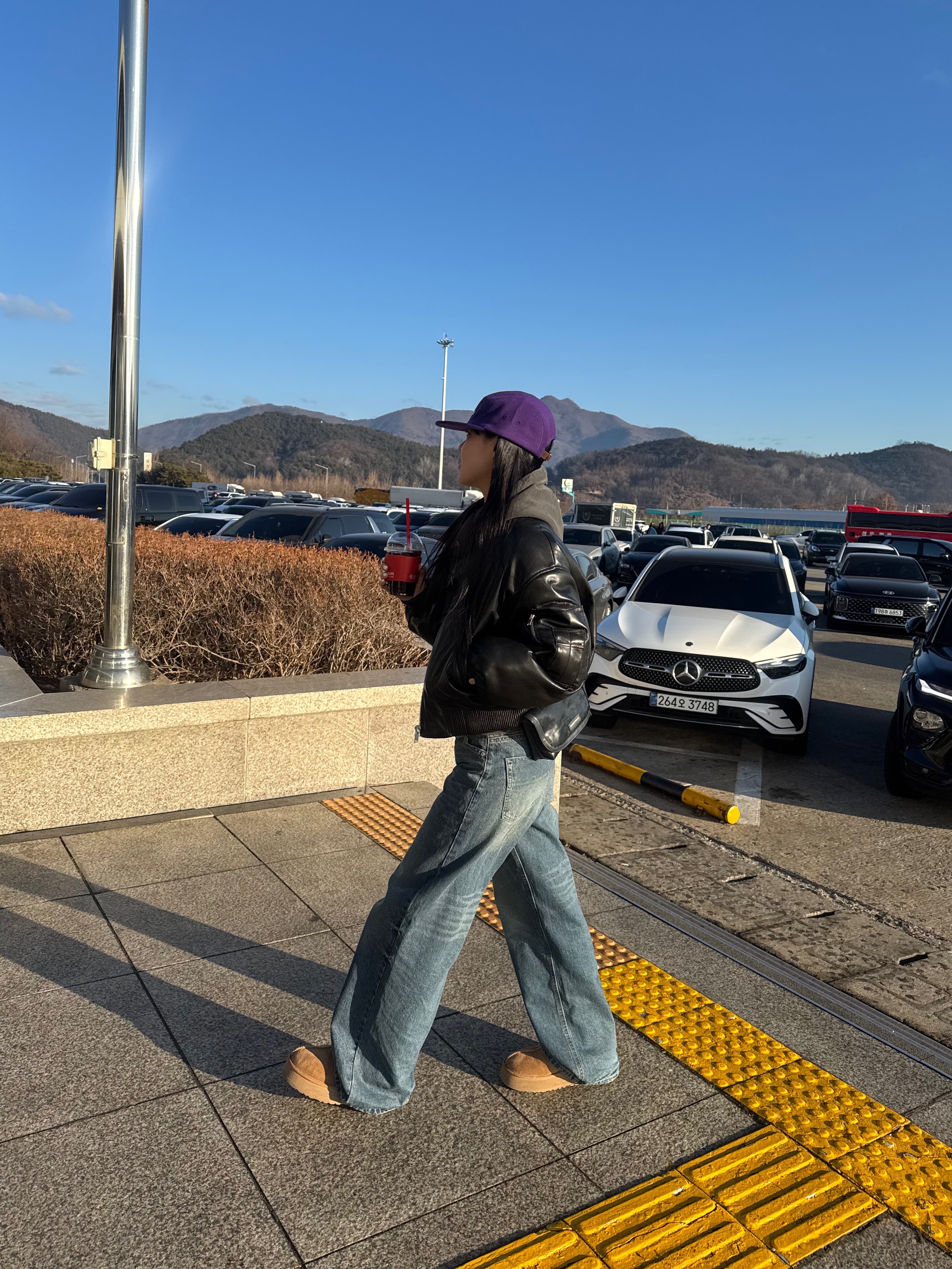 (W) UGG Tazz Slipper Chestnut, Supreme Wool Camp Cap Purple - 24FW 착용 스타일 - 2
