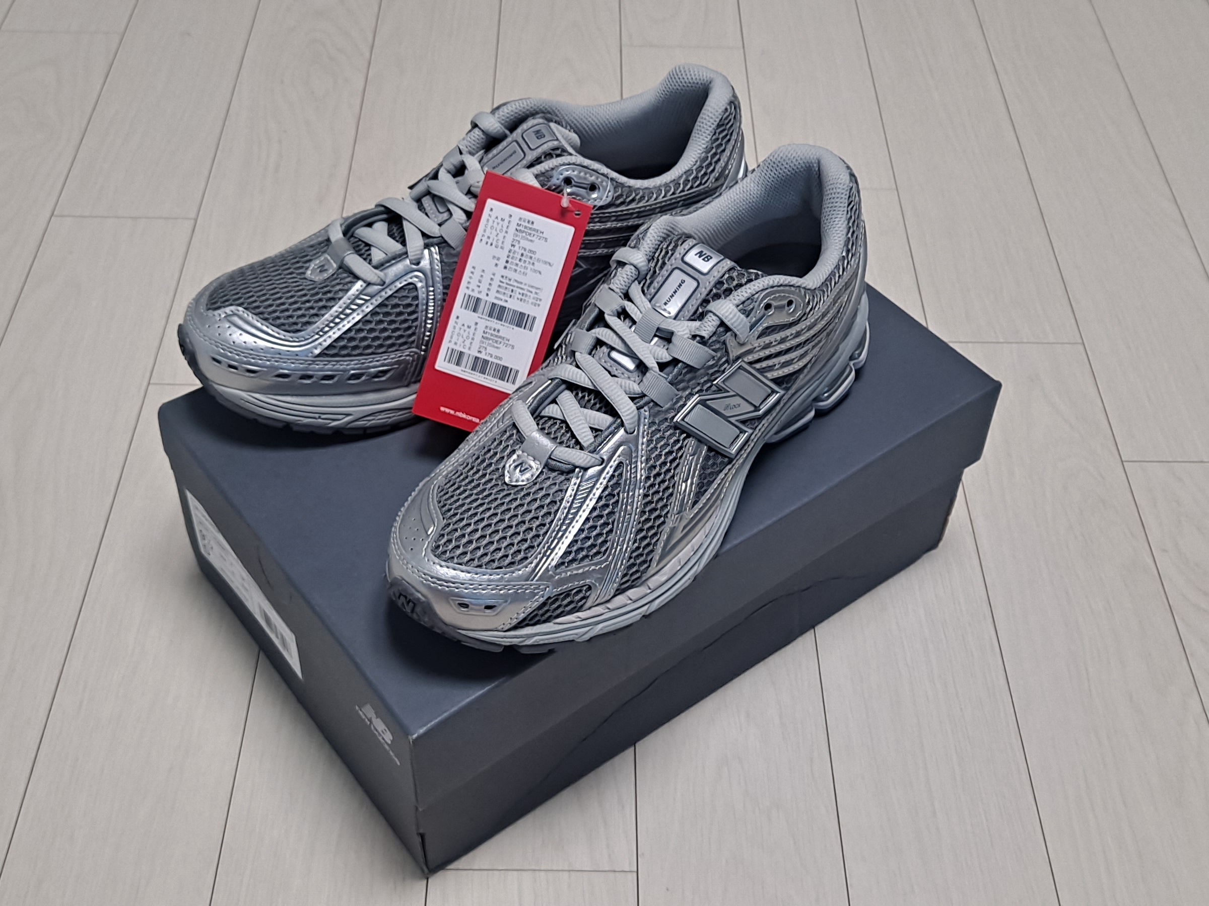 New Balance 1906R White Gold, New Balance 1906R Harbor Grey Silver Metalic 착용 스타일 - 5