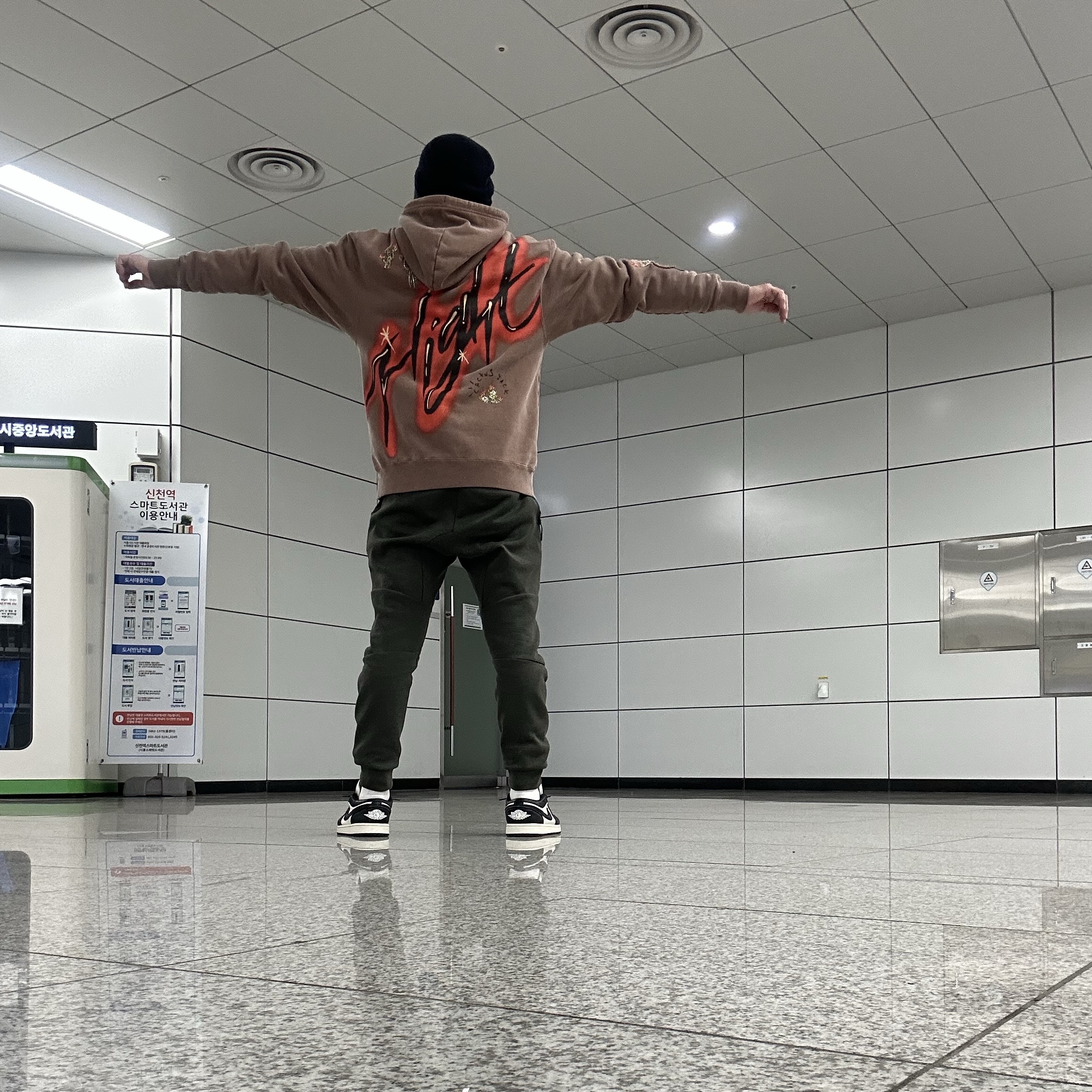 Jordan x Travis Scott Hoodie Antique Brown - Asia 착용 스타일