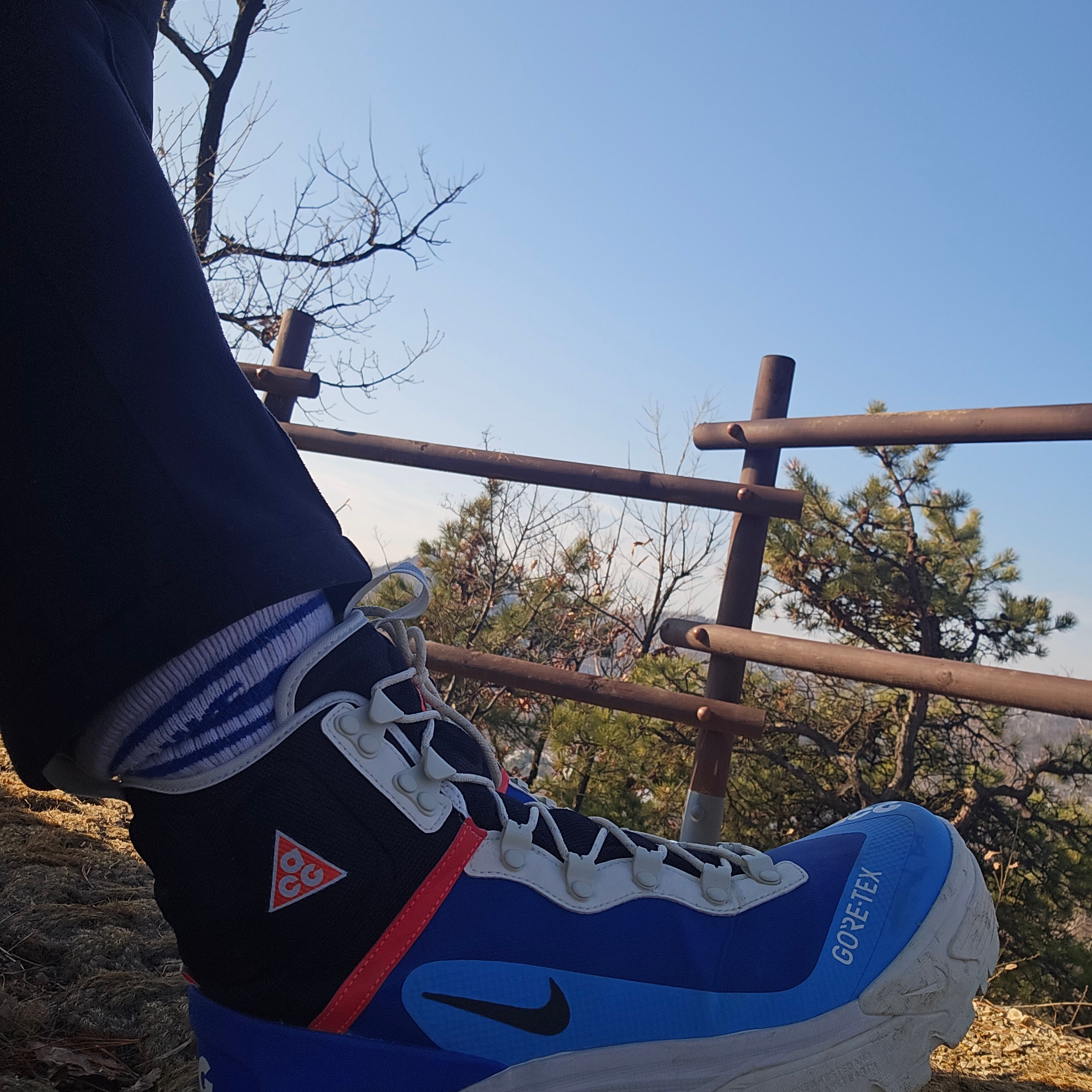 Nike ACG Air Zoom Gaiadome Gore-Tex Hyper Royal 착용 스타일 - 2