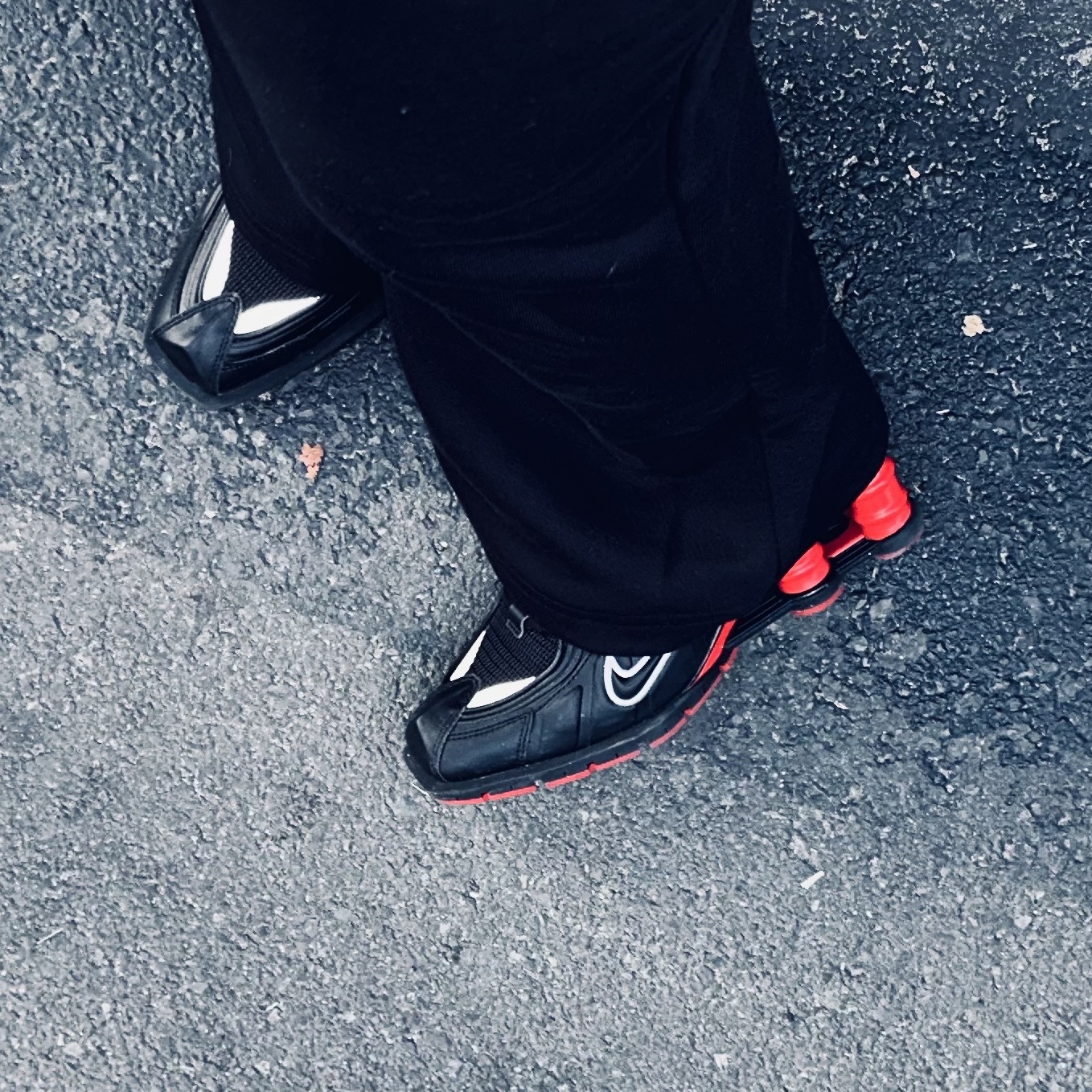 Nike x Martine Rose Shox MR4 Black 착용 스타일