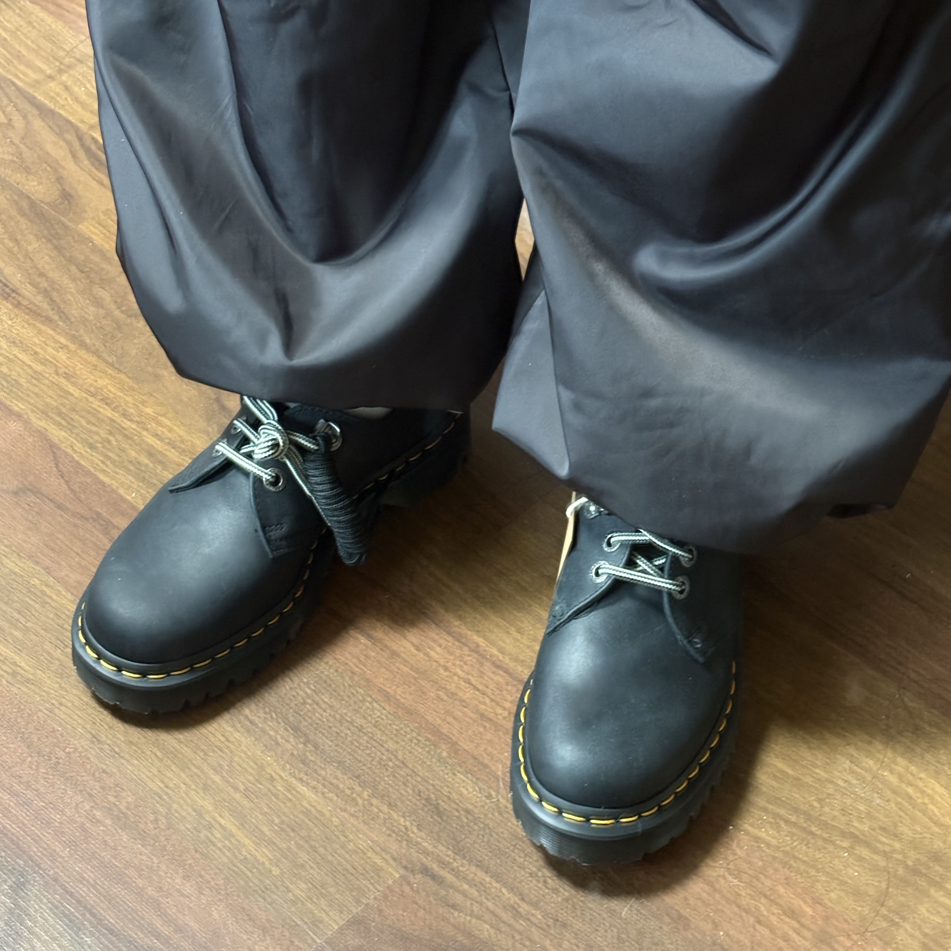 Dr. Martens x Thisisneverthat 1461 Waxed Full Grain Black 착용 스타일 - 1