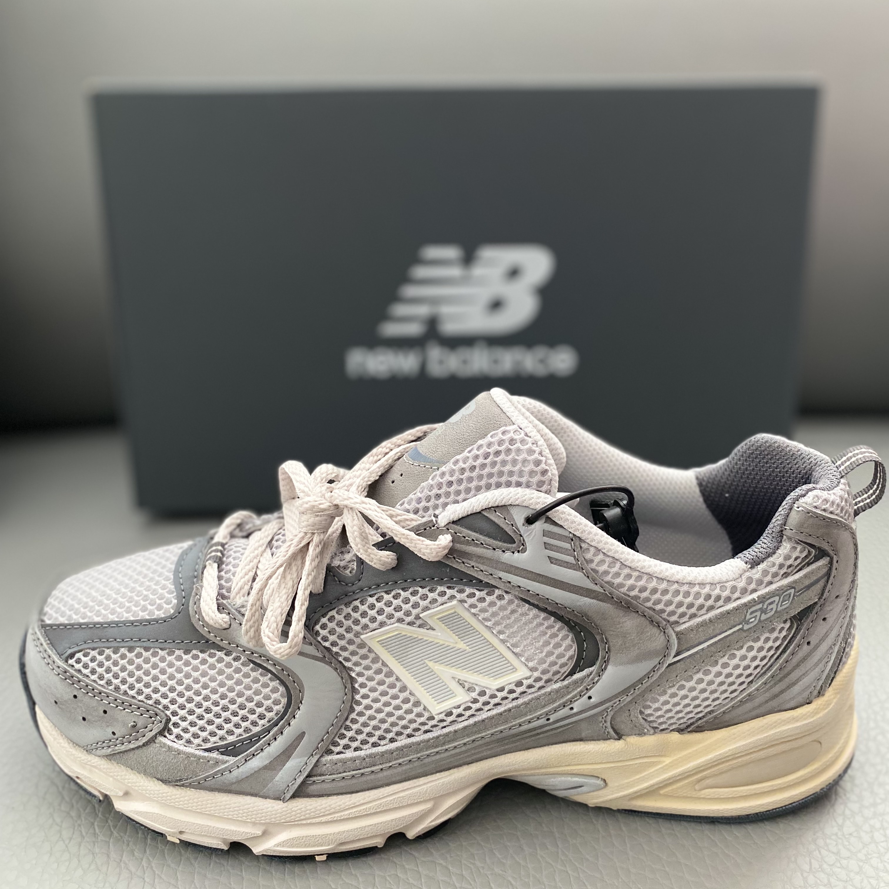 New Balance 530 Premium Vintage Grey Matter 착용 스타일