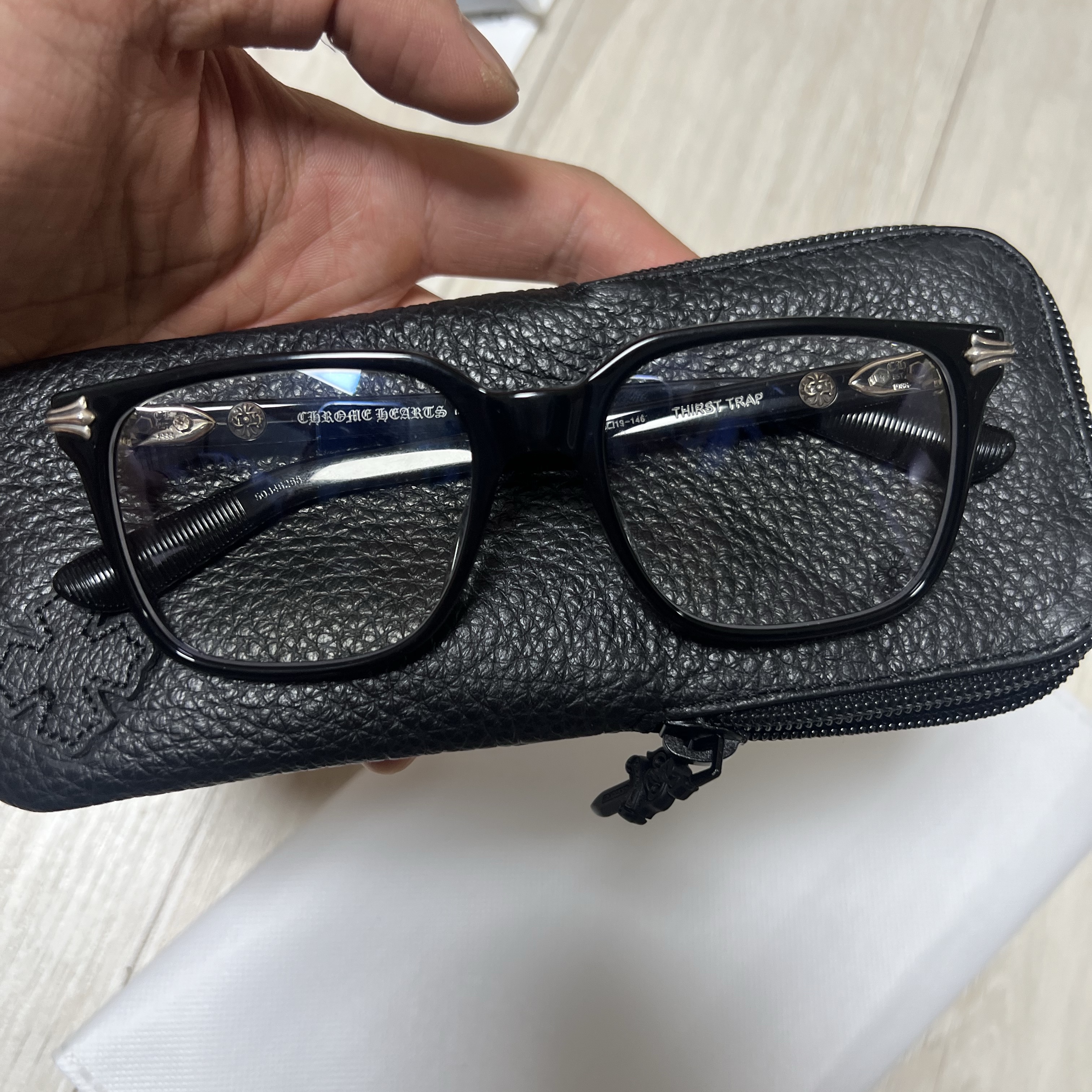 Chrome Hearts Thirst Trap Black 착용 스타일 - 1