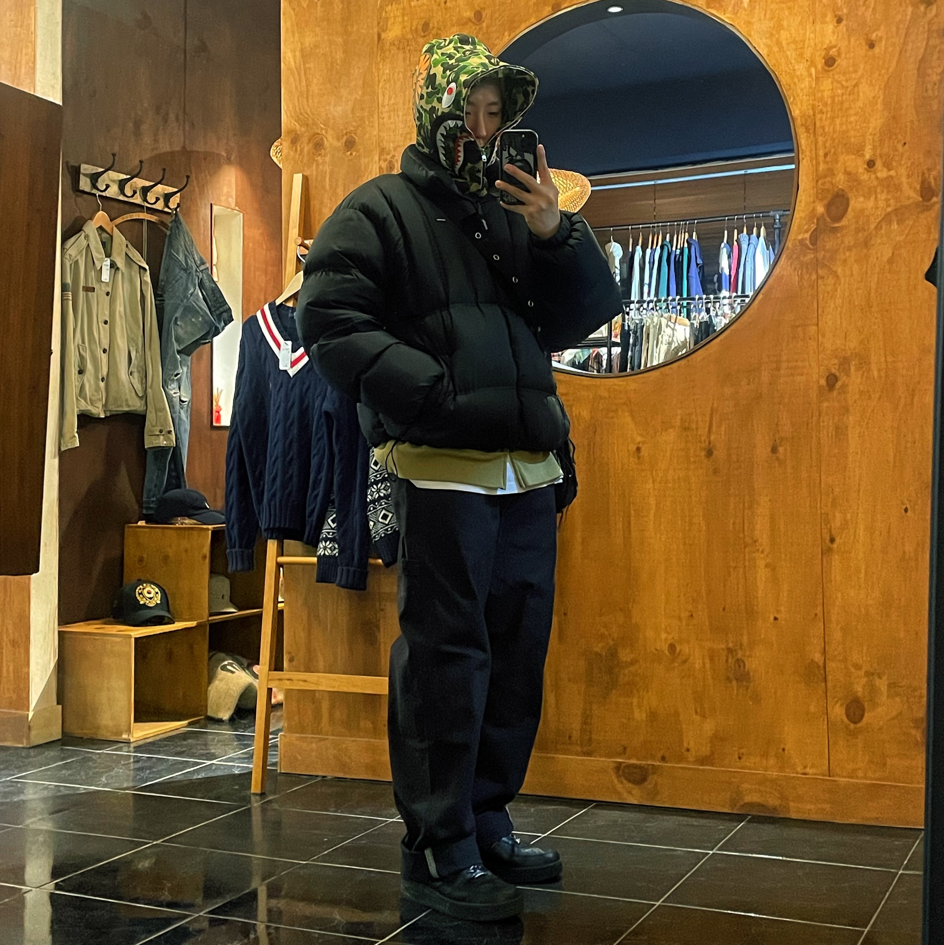 Supreme Flannel Reversible Puffer Jacket Black - 22FW, BAPE ABC Camo Shark Full Zip Hoodie Green 착용 스타일 - 4