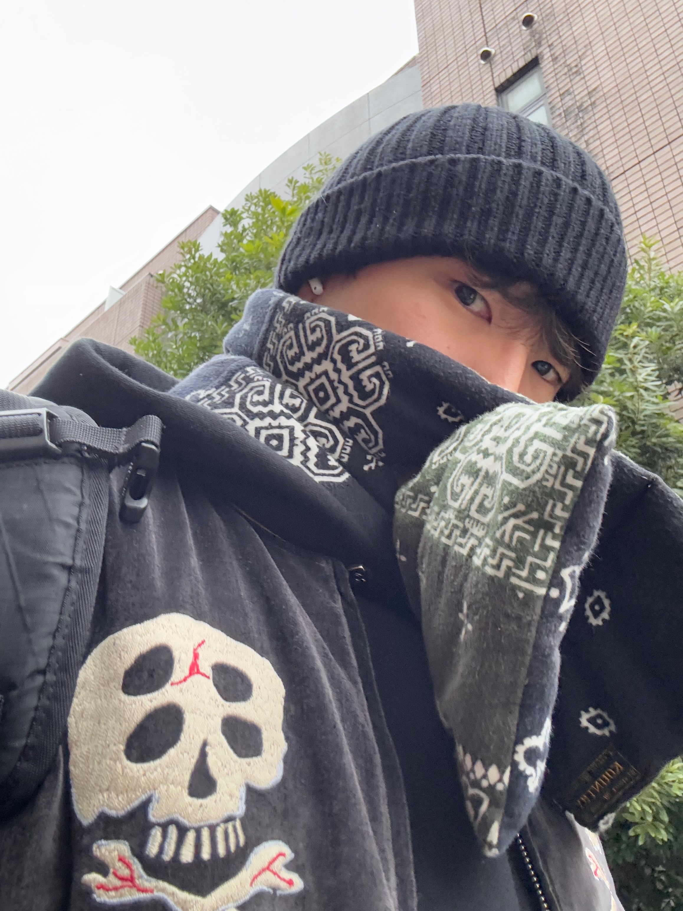 Kapital Flannel Bandana Pattern Reversible Kesa Muffler Black Khaki, Kapital Velveteen Sulfide Souvenir Rain Skull Jacket Black 착용 스타일
