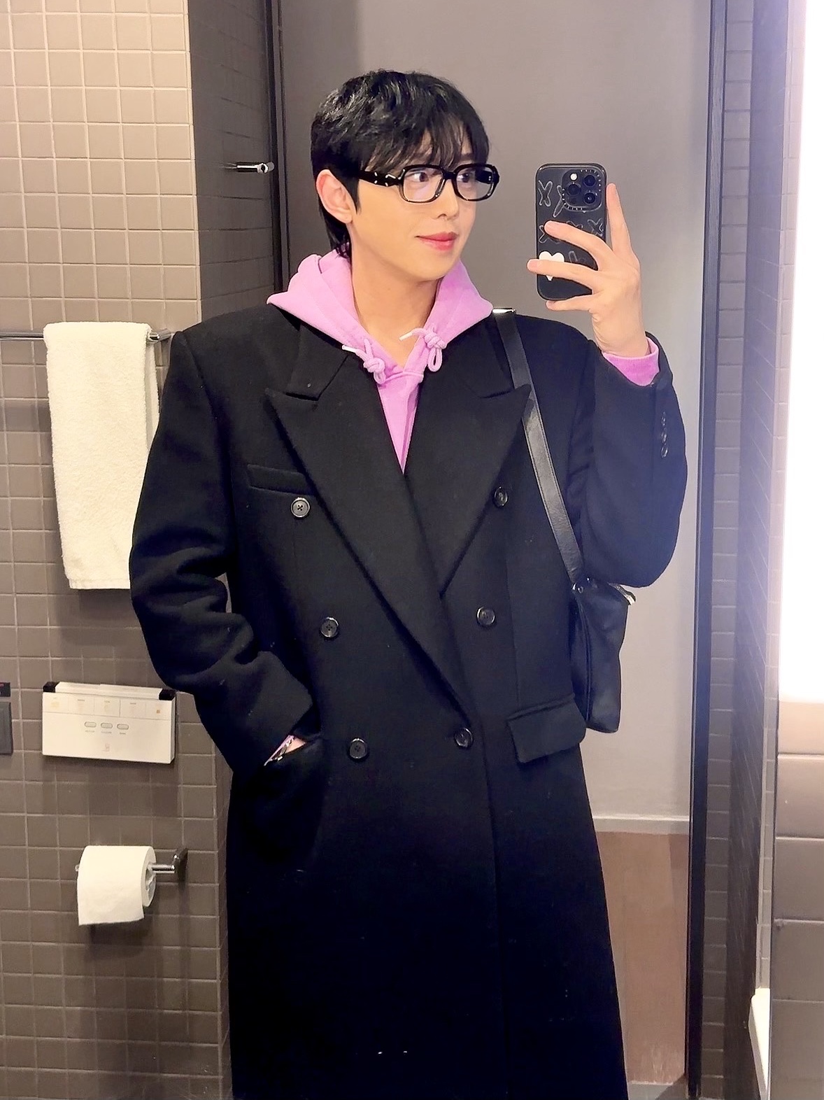 Gentle Monster x Maison Margiela MM114 Black Clear 착용 스타일 - 1