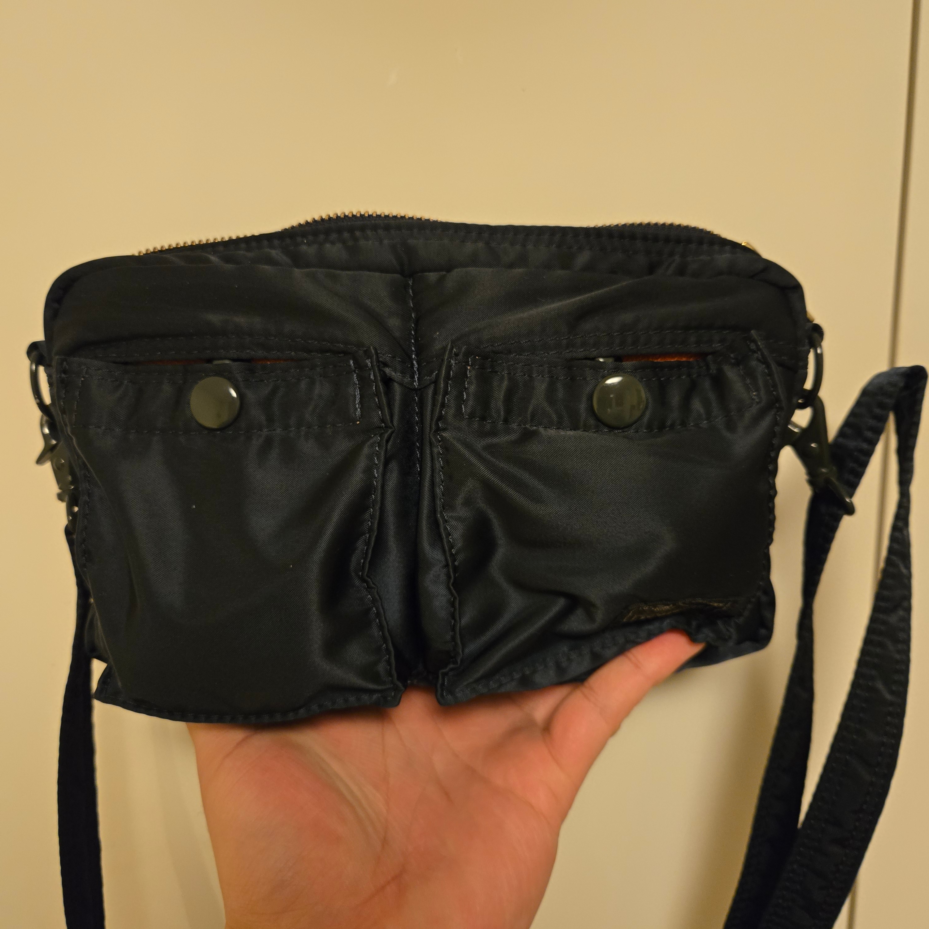 Porter Tanker Shoulder Bag S Iron Blue 착용 스타일