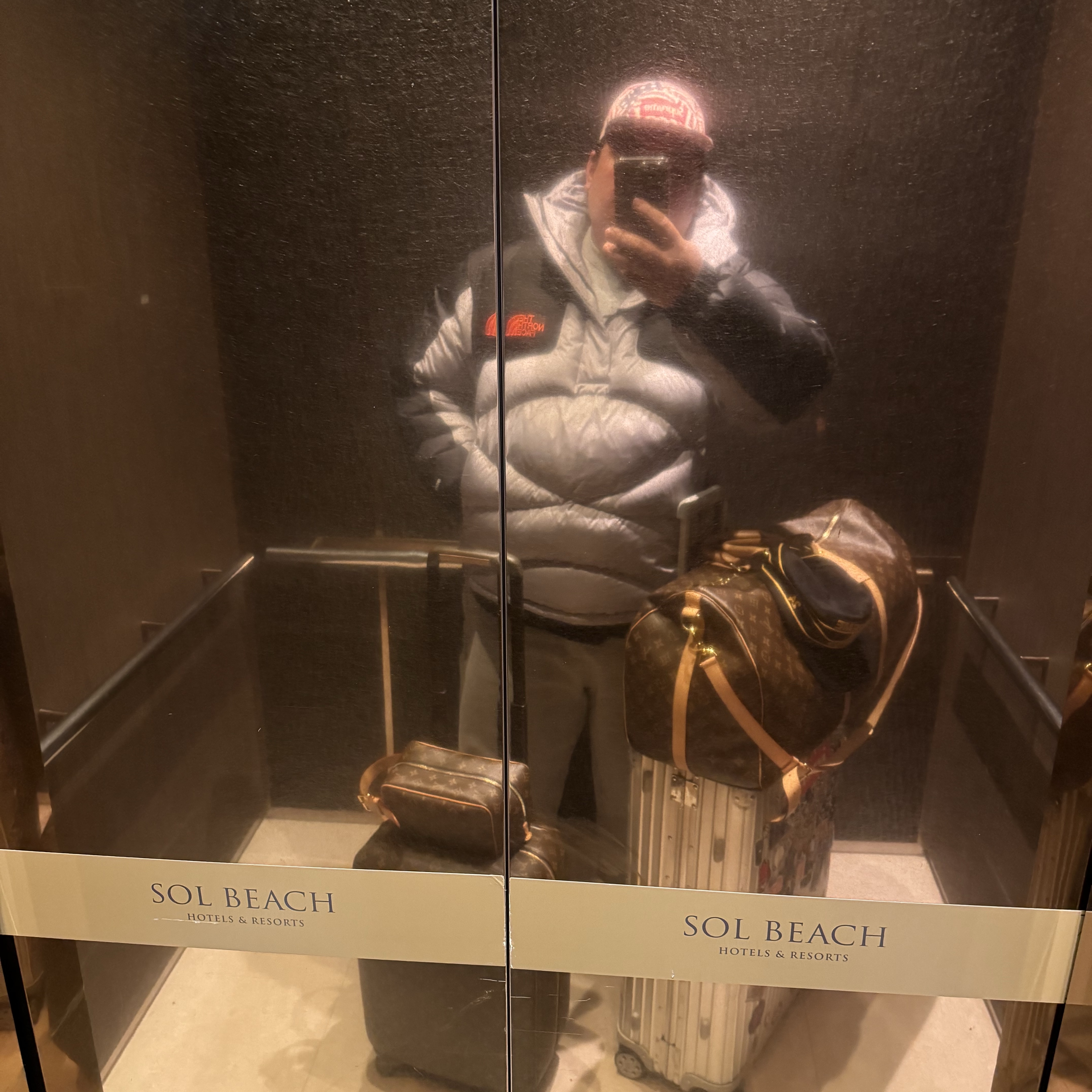 Louis Vuitton Keepall Bandouliere 60 Monogram Canvas, Louis Vuitton Horizon 55 Chocolate 착용 스타일