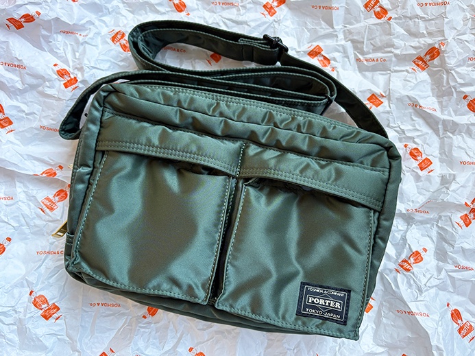 Porter All New Tanker Sling Bag Zip Sage Green 착용 스타일