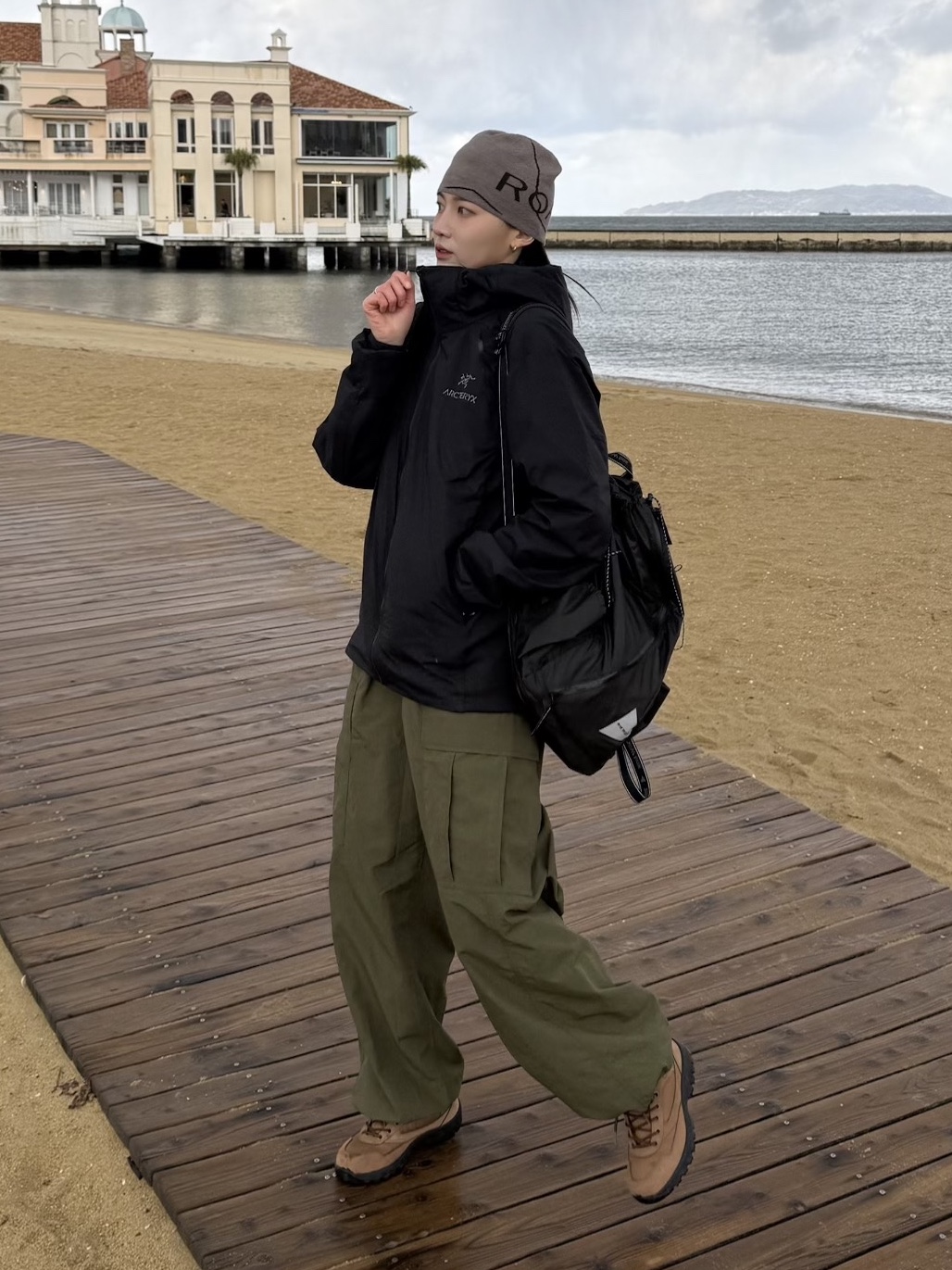Arc'teryx Atom Hoody Black 착용 스타일 - 1