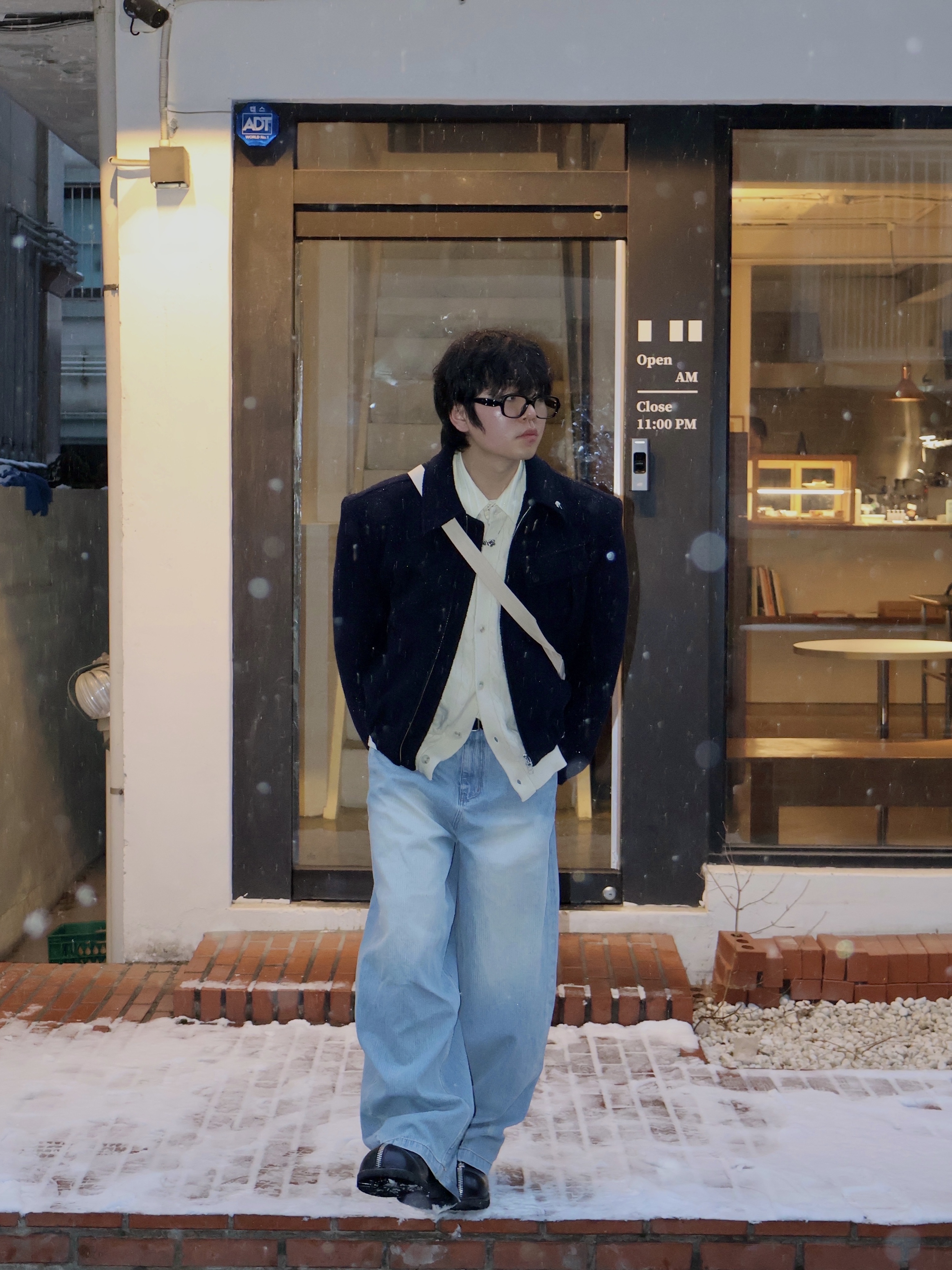 Gentle Monster x Maison Margiela MM114 Black Clear 착용 스타일 - 2