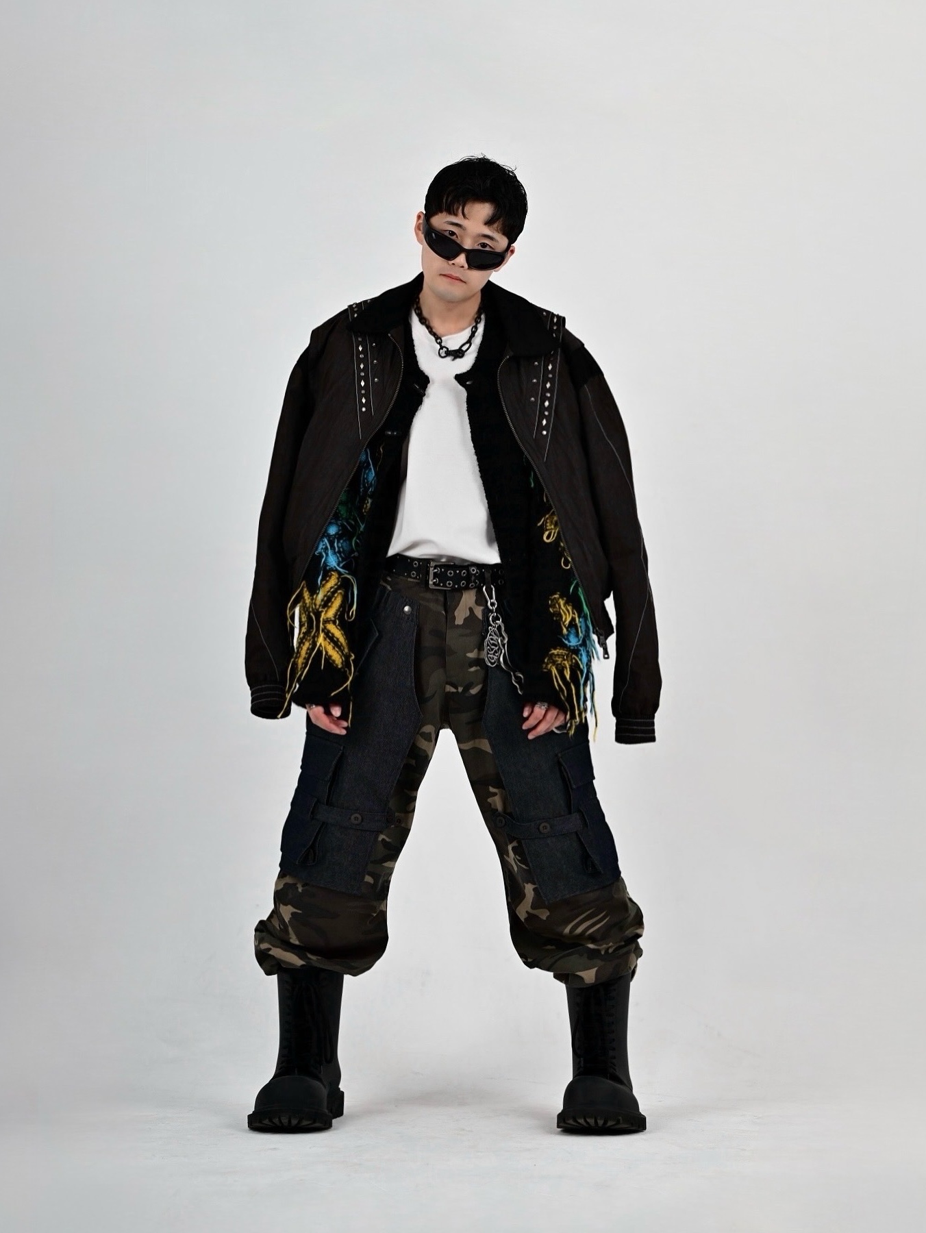 Our Legacy Ladon Keychain Varnished Black Metal, [KREAM 단독] ADSB Andersson Bell Macaron Intarsia Cardigan Black 착용 스타일 - 2