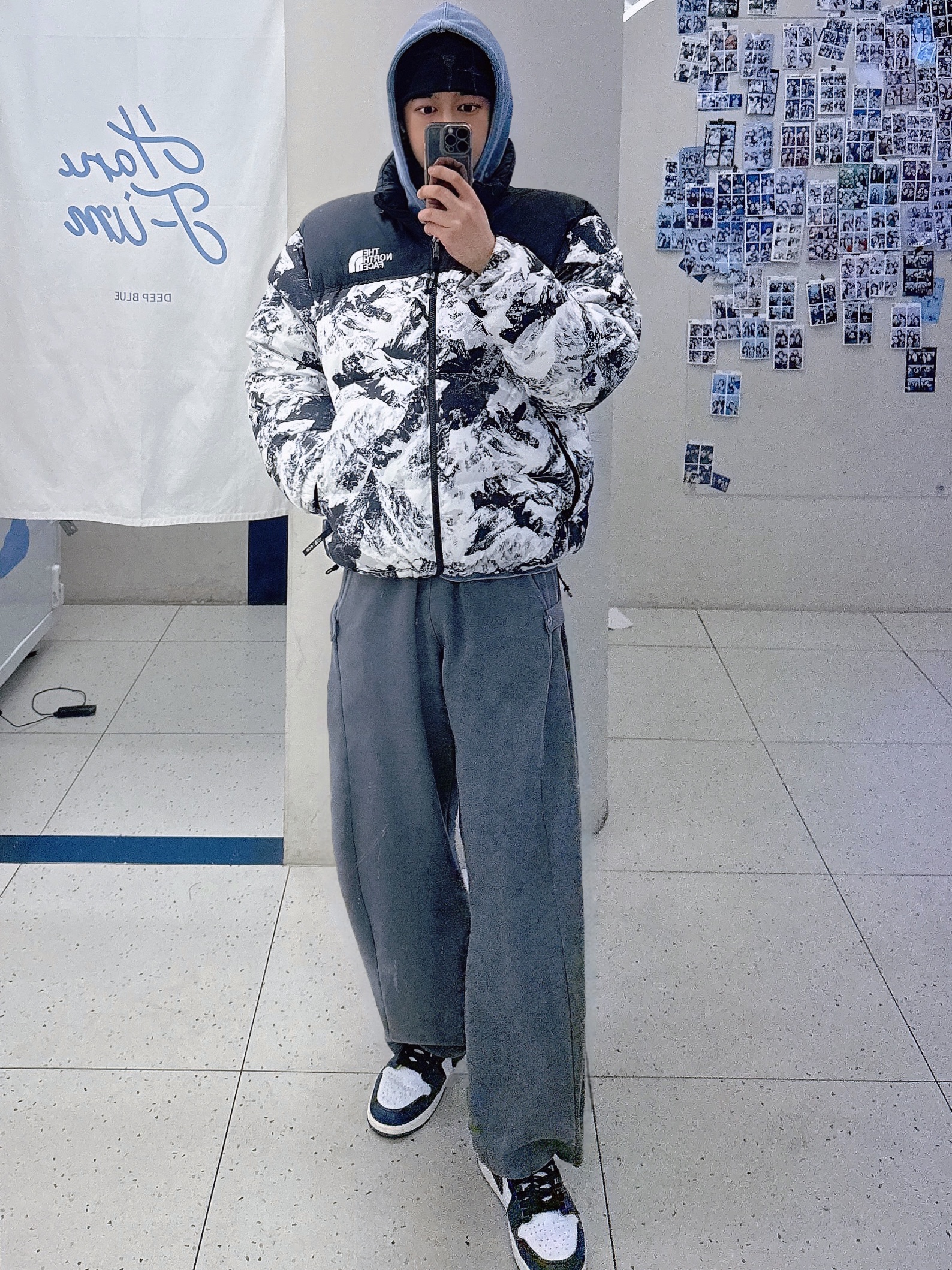 The North Face 1996 Novelty Nuptse Jacket Nutral Gray, Jordan 1 Retro High OG Midnight Navy 착용 스타일