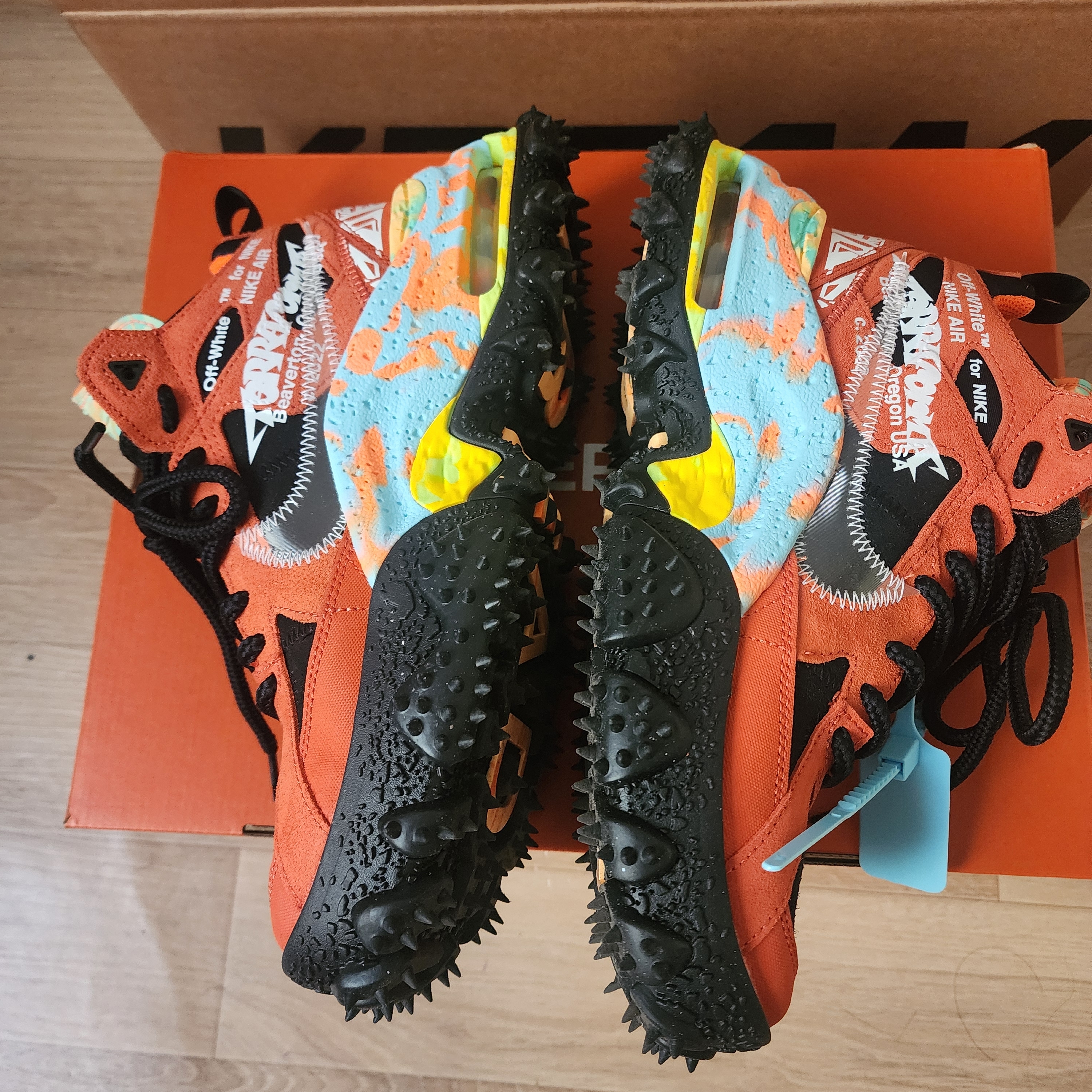 Nike x Off-White Terra Forma Mantra Orange 착용 스타일 - 2
