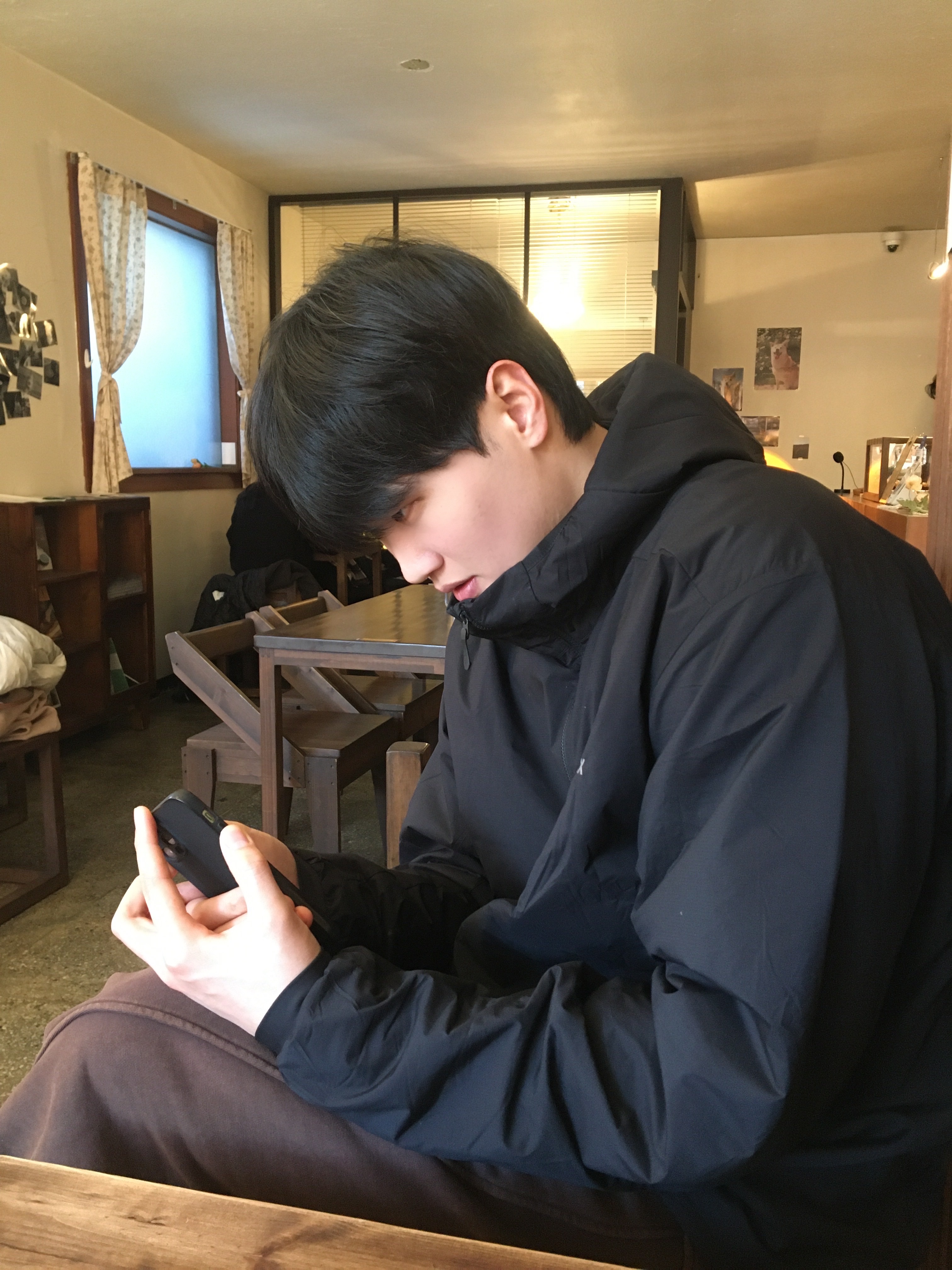 Arc'teryx Atom Hoody Black, Arc'teryx Aerios 35 Backpack Black 착용 스타일 - 2