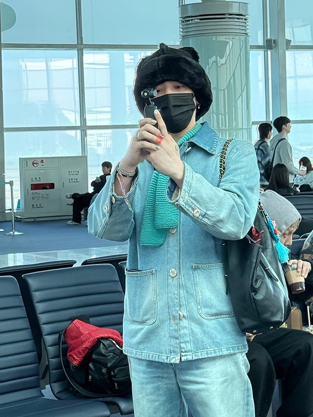 Supreme S Logo Denim Trucker Jacket Washed Blue - 24SS, IAB Studio Japanese Washed Denim Pants Blue 착용 스타일 - 2