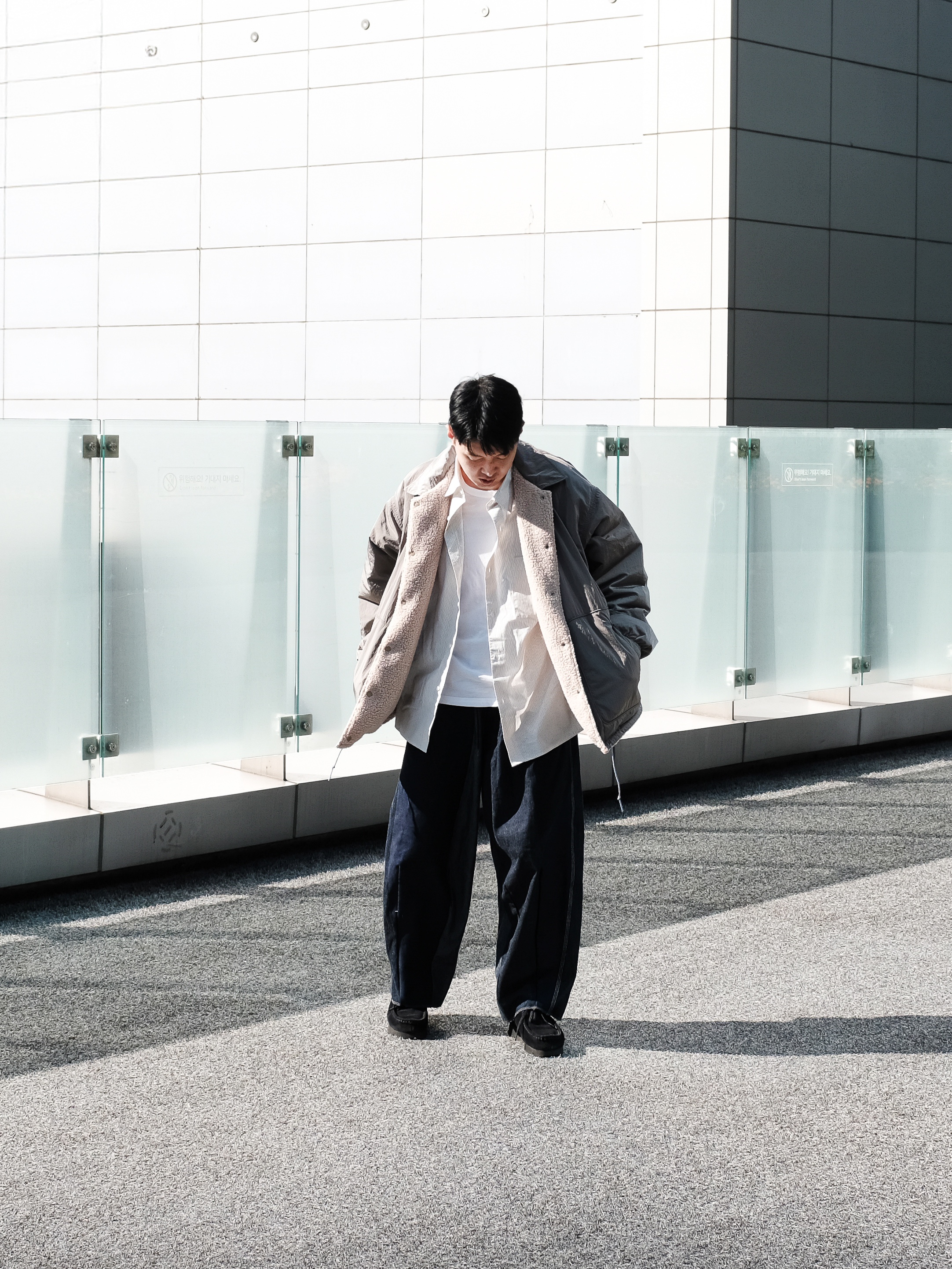 Nanamica Reversible Wind Jacket Beige, Clarks Wallabee Gtx Suede Black 착용 스타일 - 1