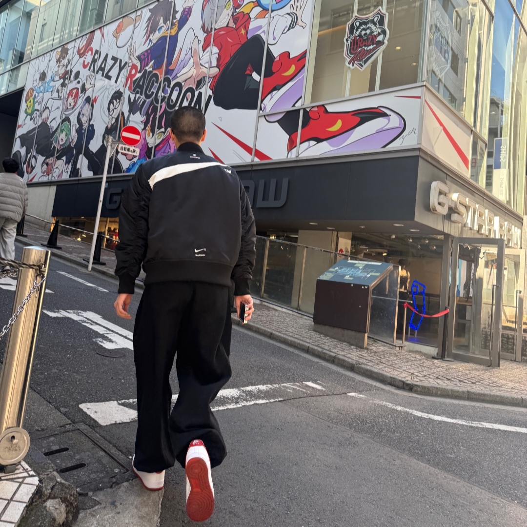 Nike Air Force 1 '07 White Dragon Red, Nike NSW Swoosh Therma-Fit Bomber Black - Asia 착용 스타일