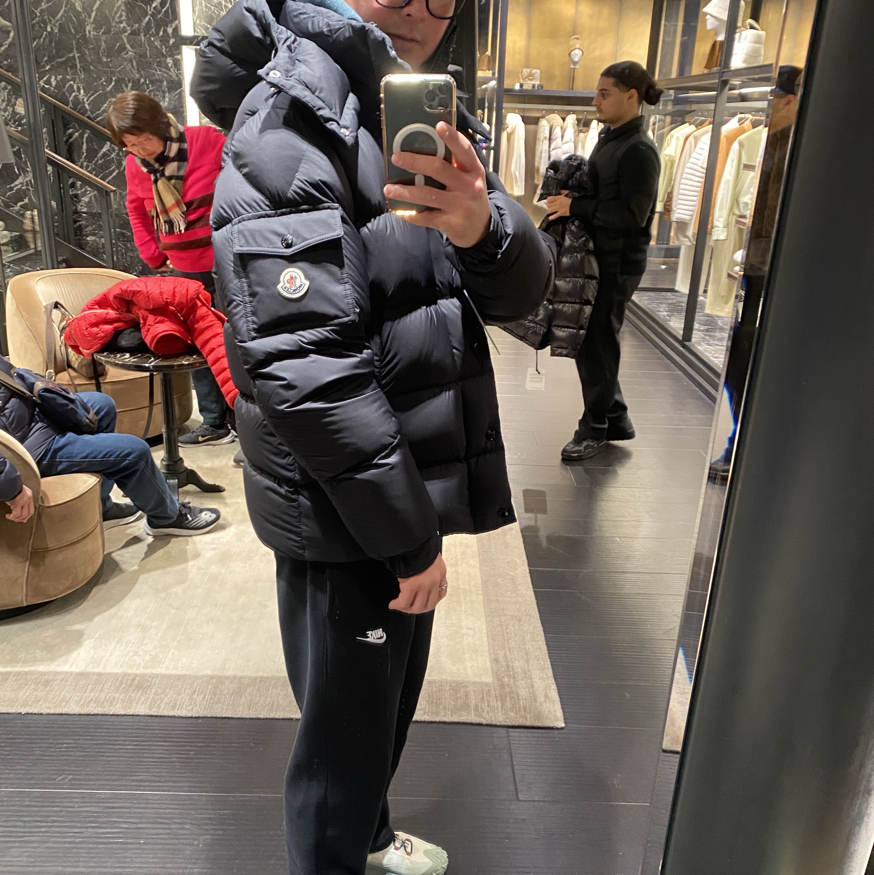 Moncler Vezere Short Down Jacket Black - 24FW 착용 스타일 - 2