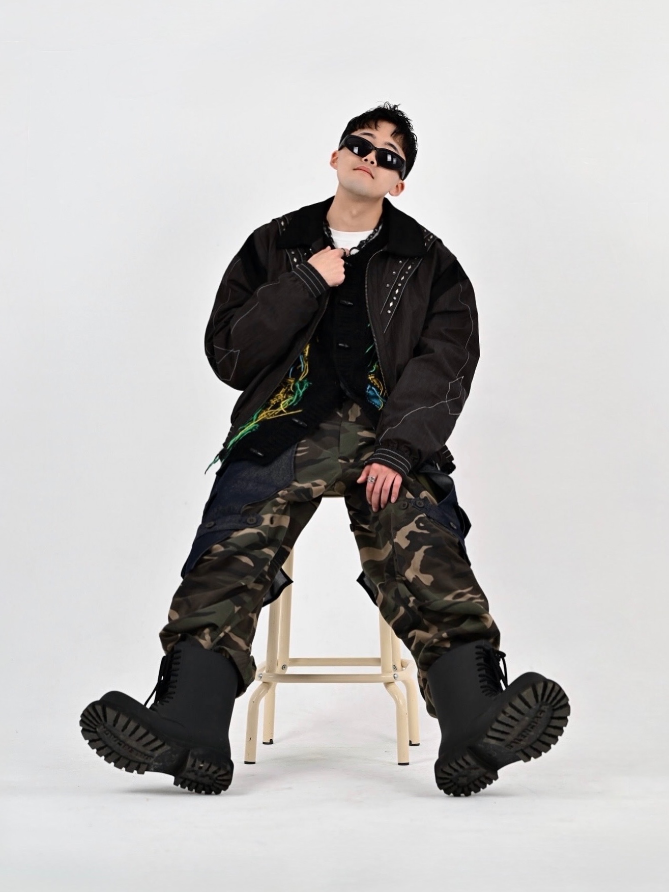 Our Legacy Ladon Keychain Varnished Black Metal, [KREAM 단독] ADSB Andersson Bell Macaron Intarsia Cardigan Black 착용 스타일 - 3